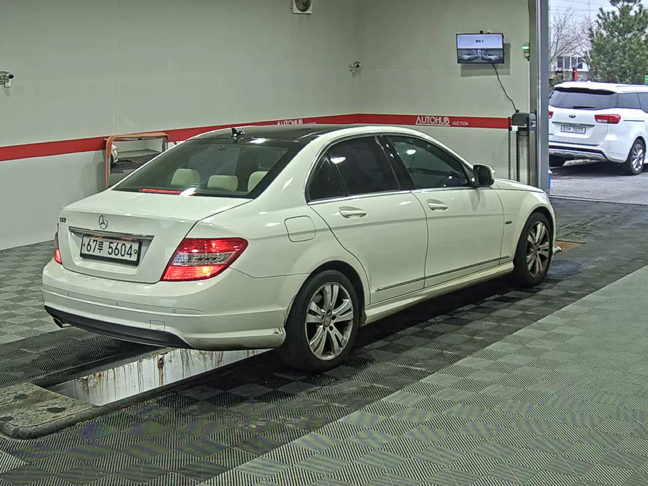 Mercedes-Benz C-Class 2009 - Image 4