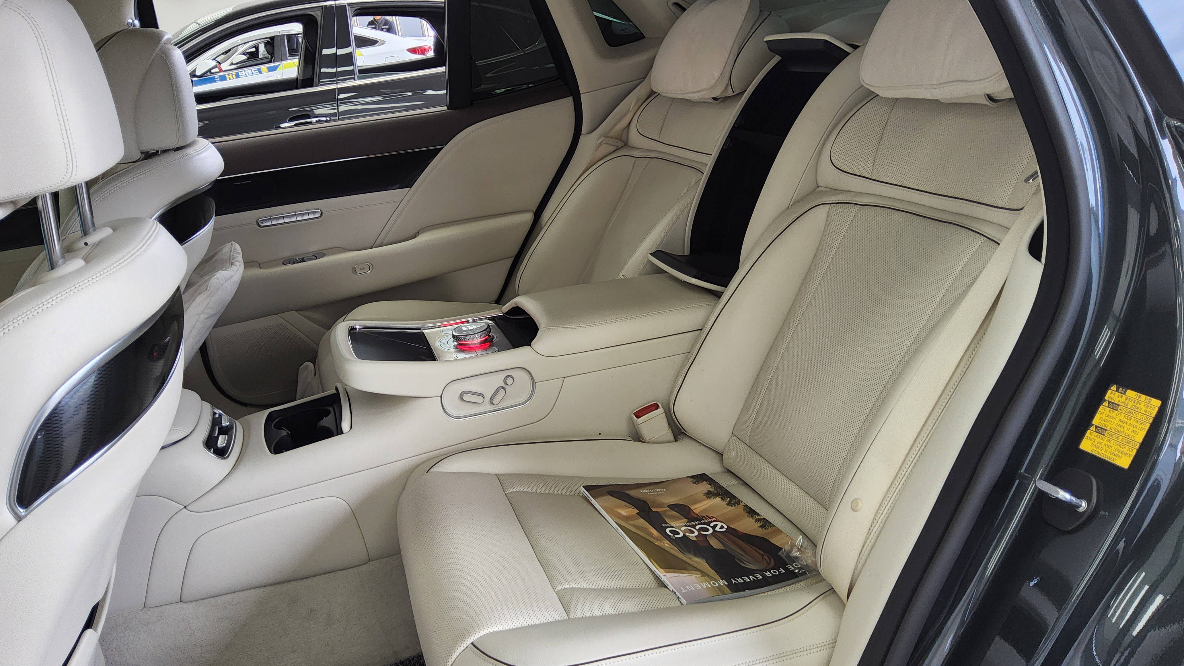 Hyundai Genesis 2023 - Image 11