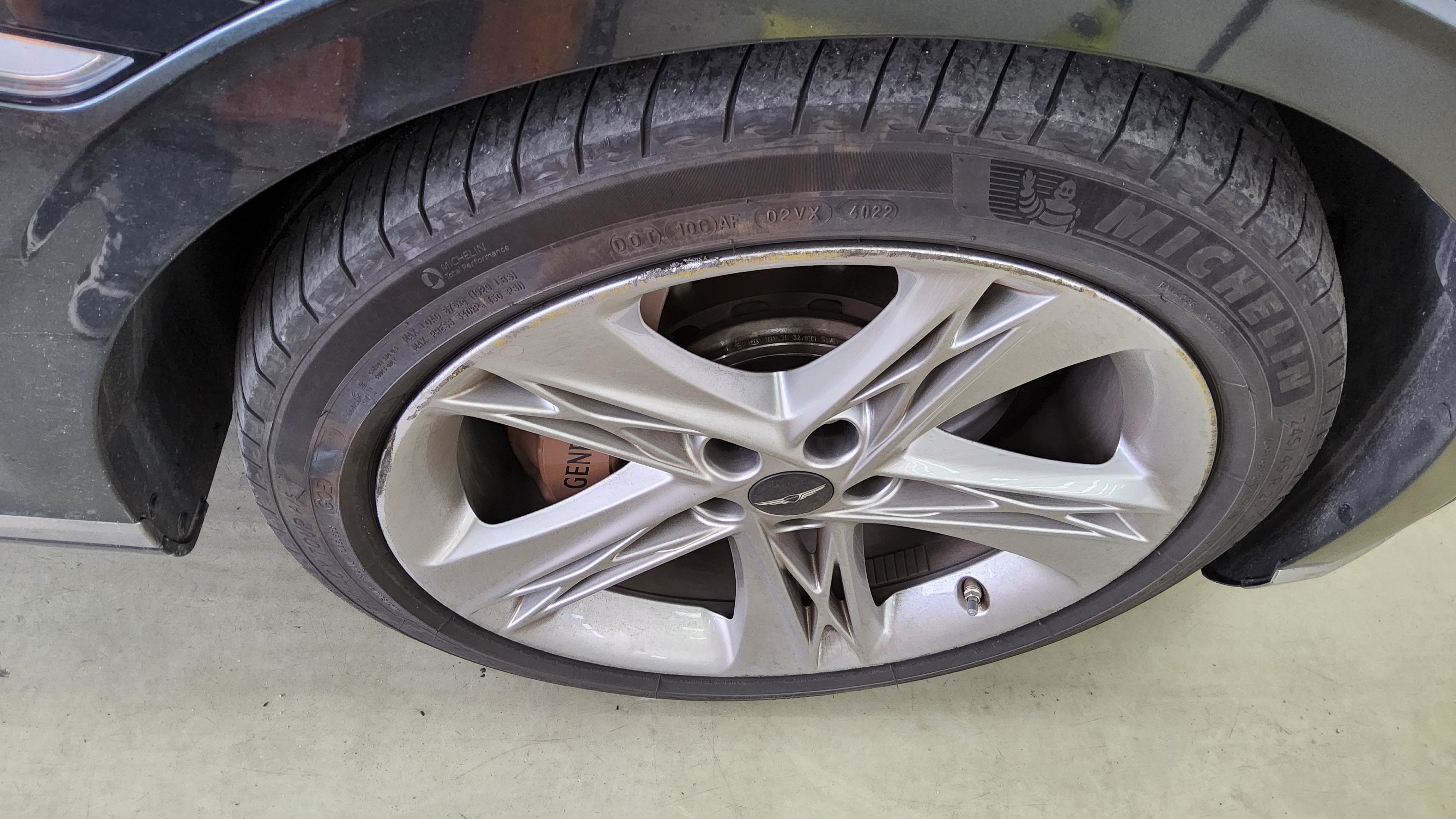 Hyundai Genesis 2023 - Image 18