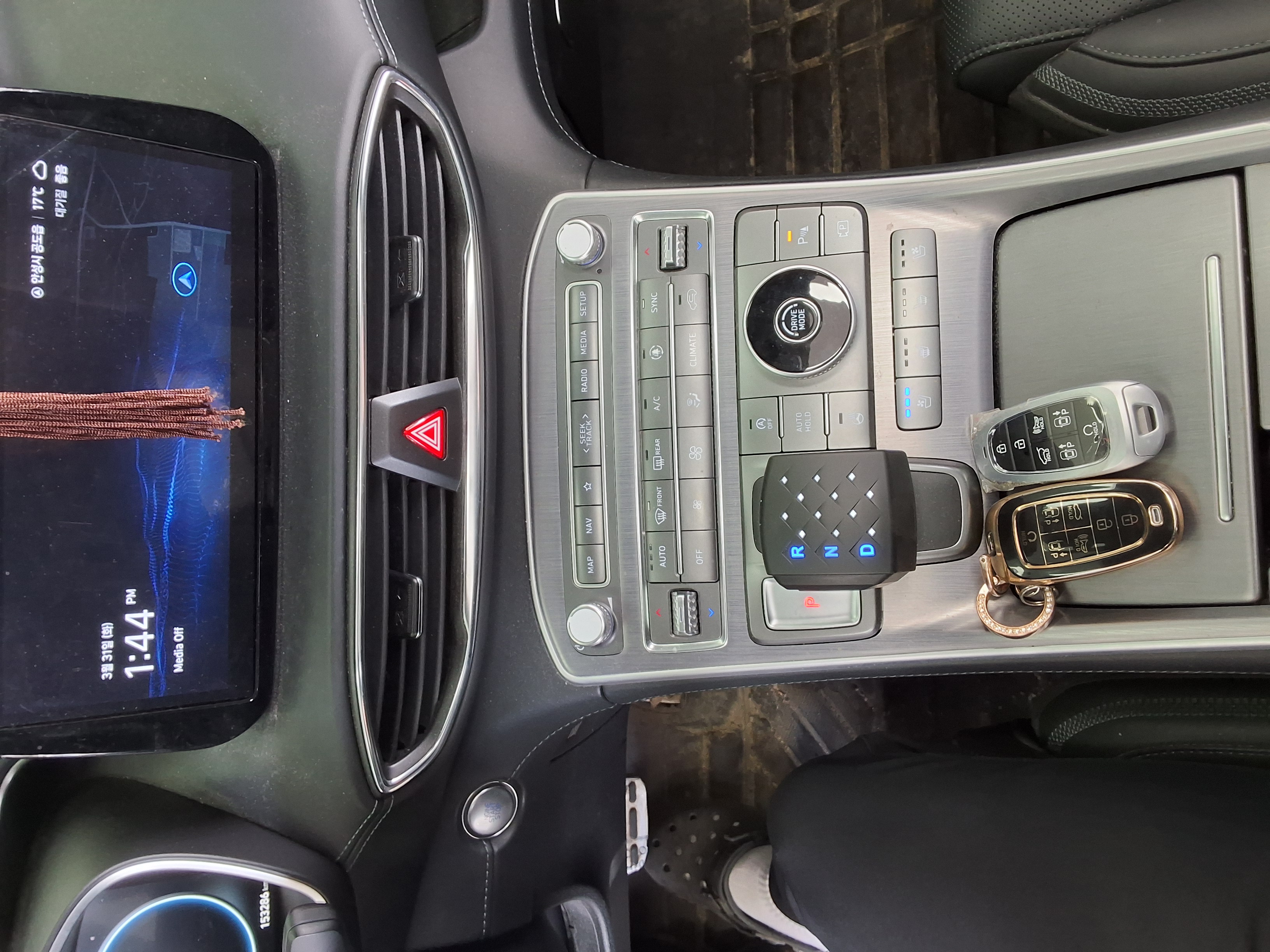 Hyundai Santa Fe 2021 - Image 17