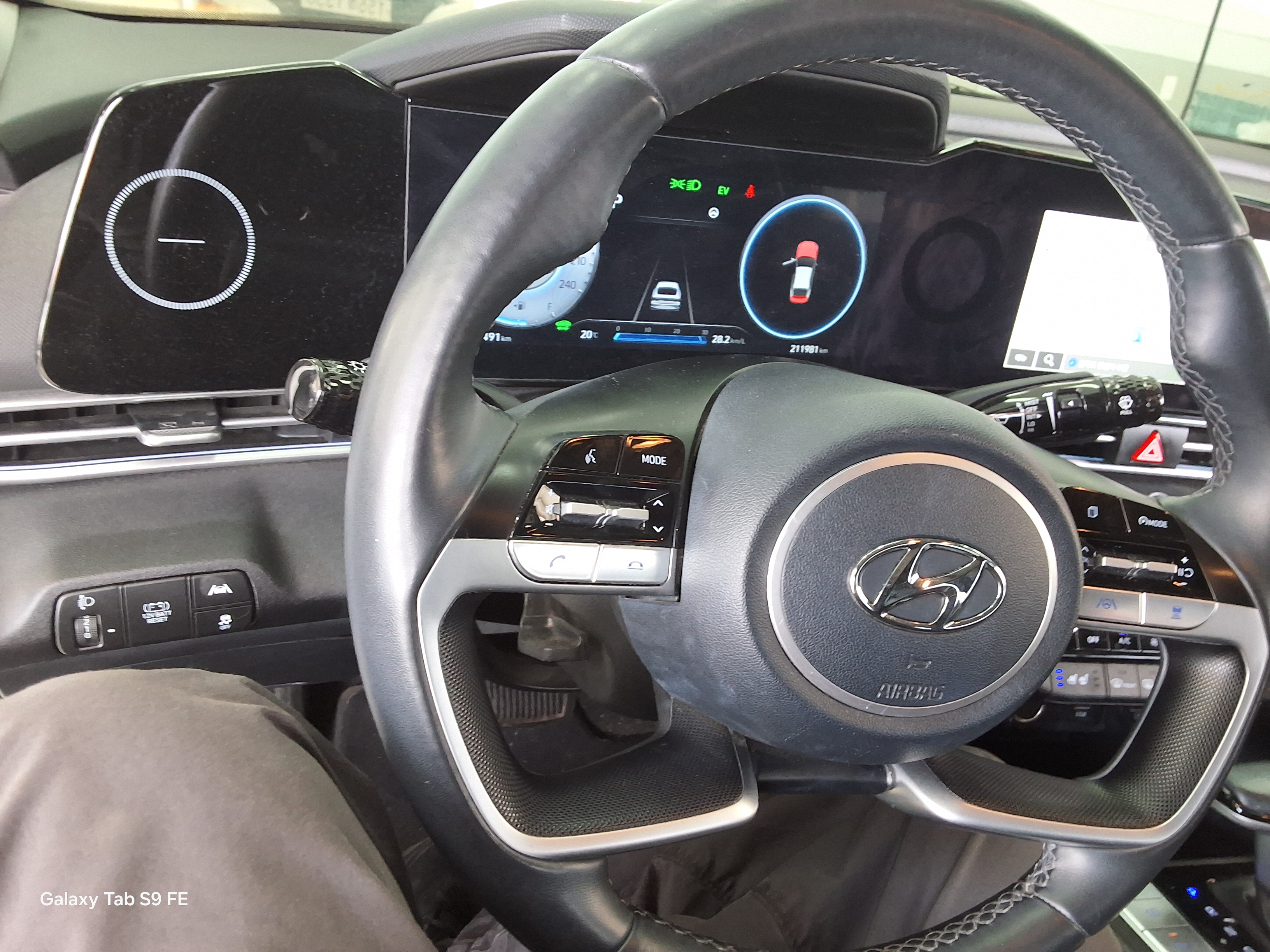 Hyundai Elantra - 16