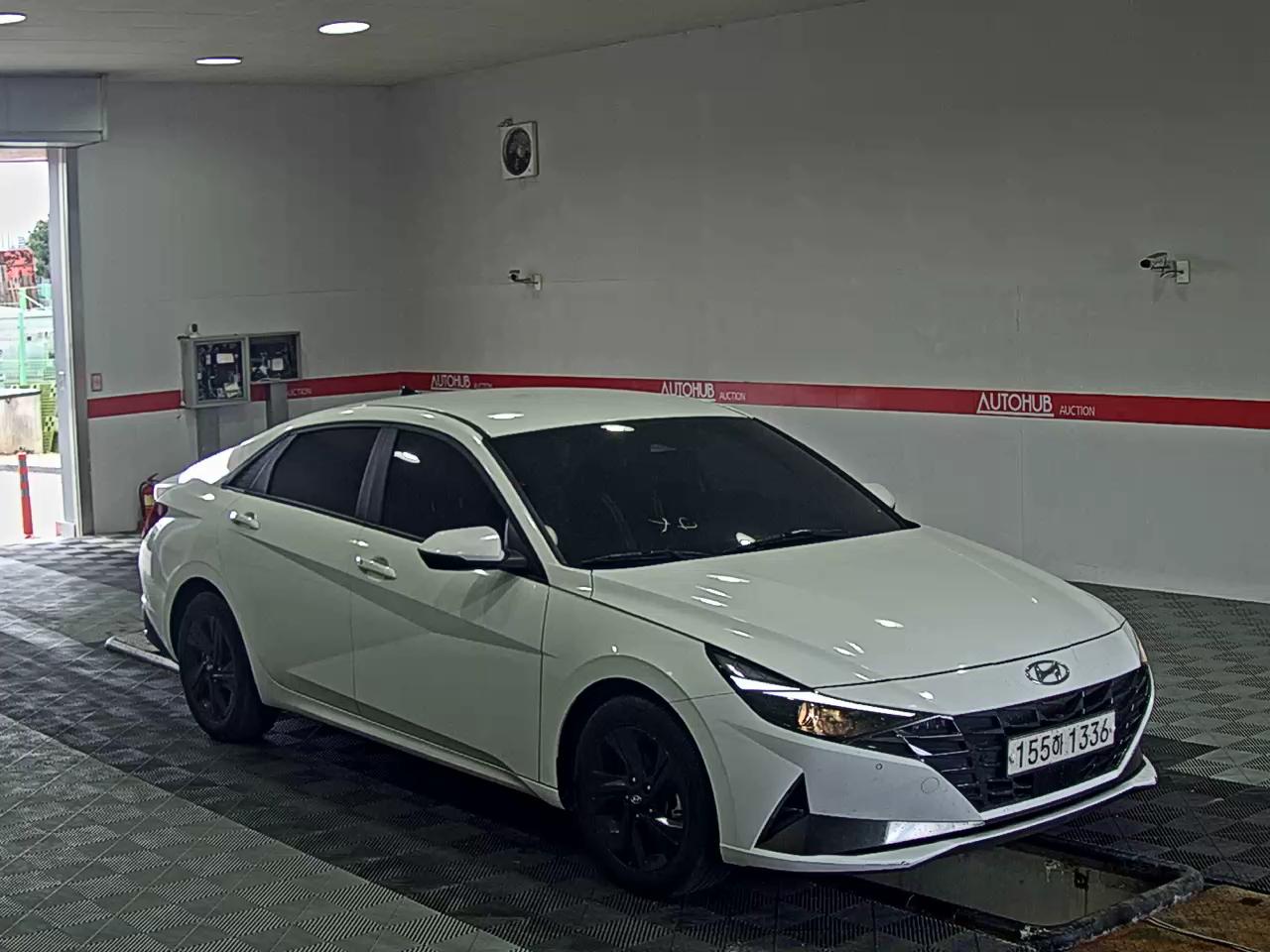 Hyundai Elantra - 2