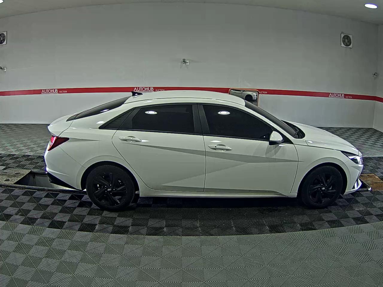 Hyundai Elantra - 3