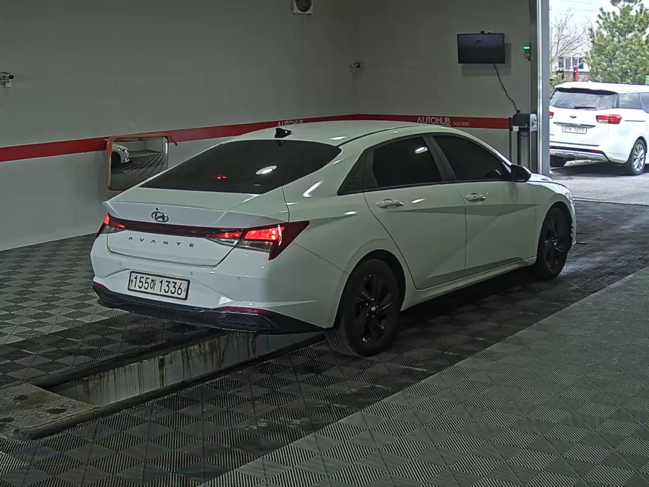 Hyundai Elantra - 4