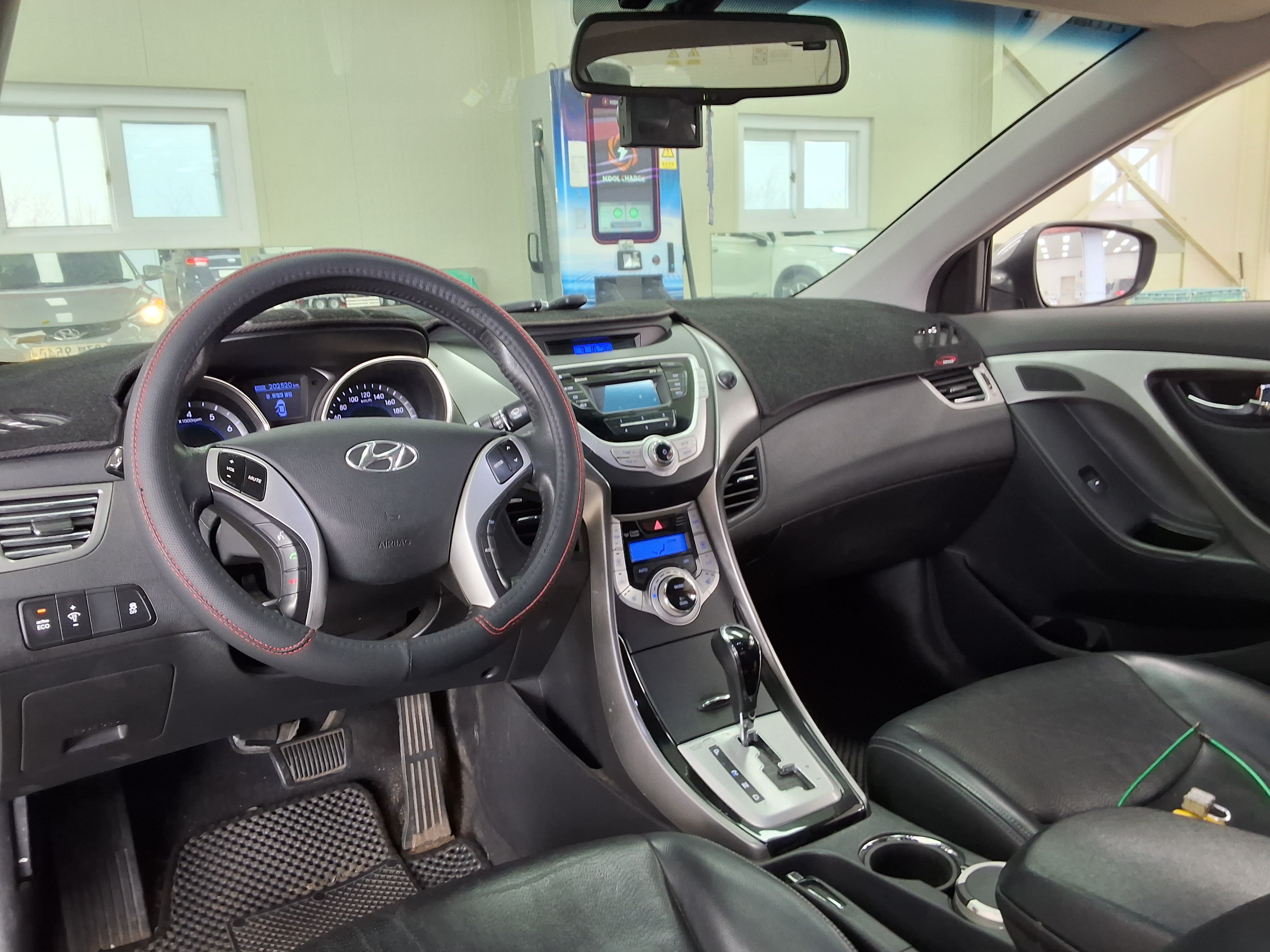 Hyundai Elantra 2011 - Image 10
