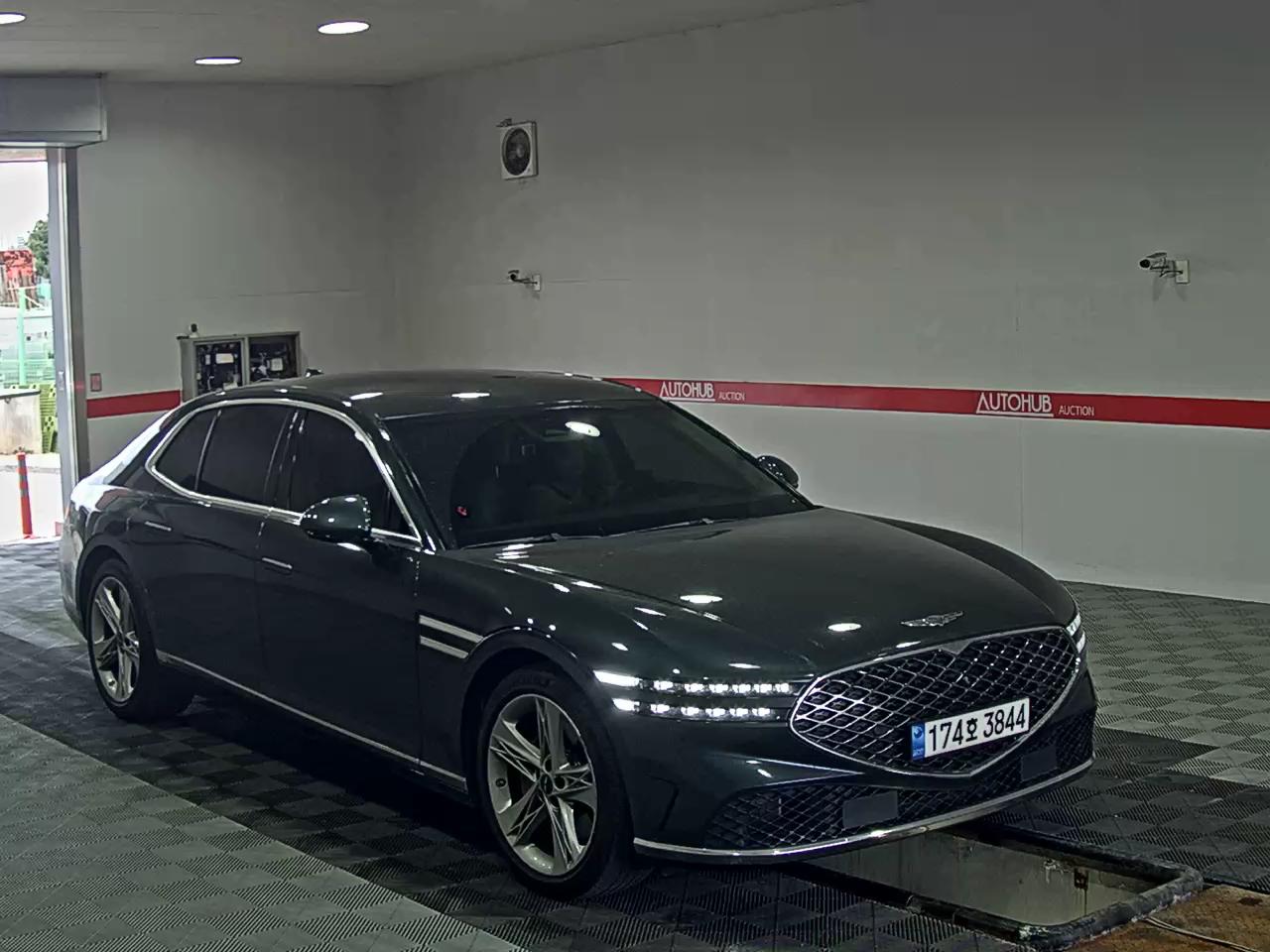 Hyundai Genesis 2023 - Image 2