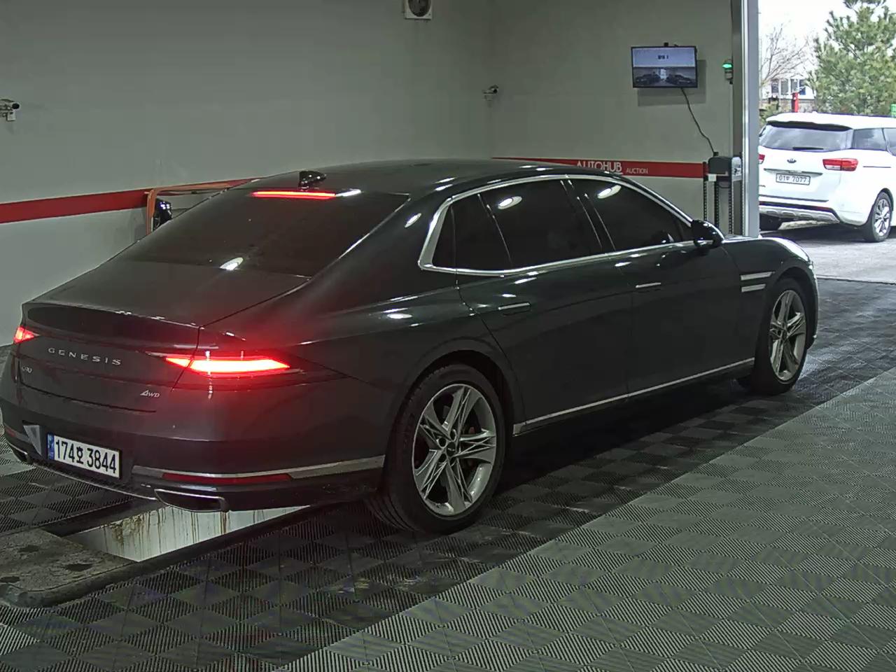 Hyundai Genesis 2023 - Image 4