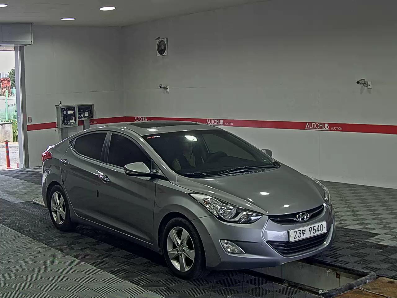 Hyundai Elantra 2011 - Image 2