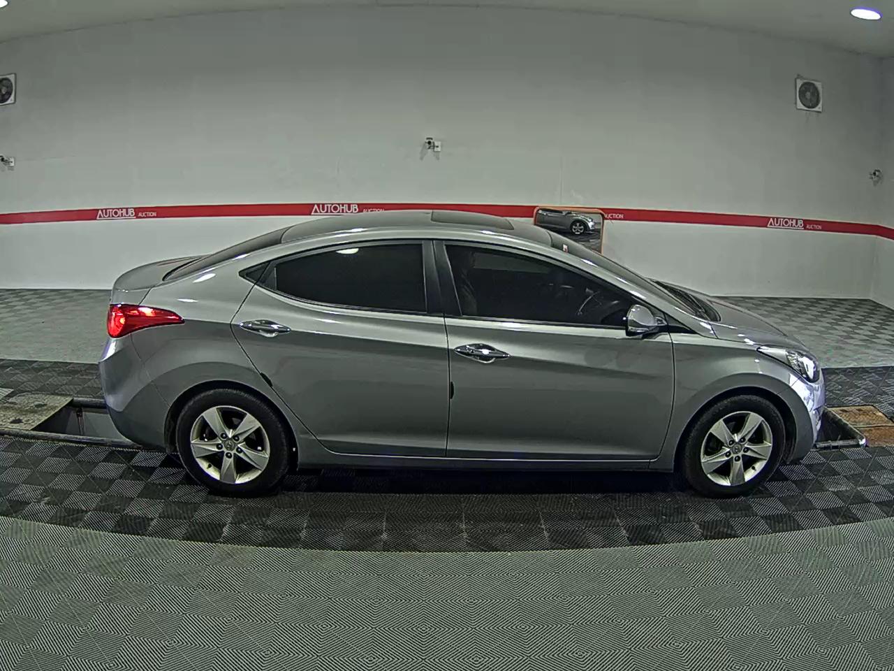 Hyundai Elantra 2011 - Image 3