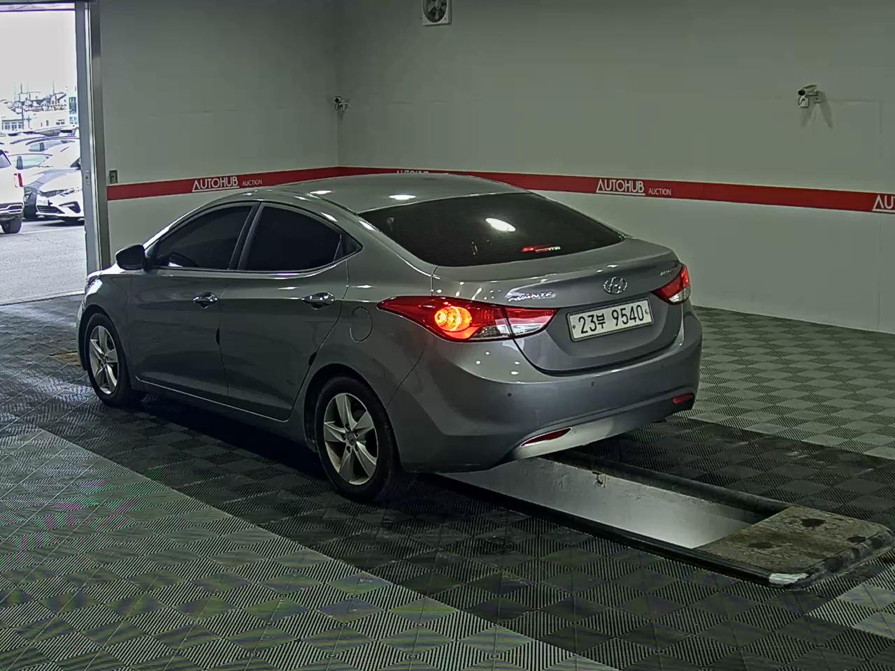 Hyundai Elantra 2011 - Image 5