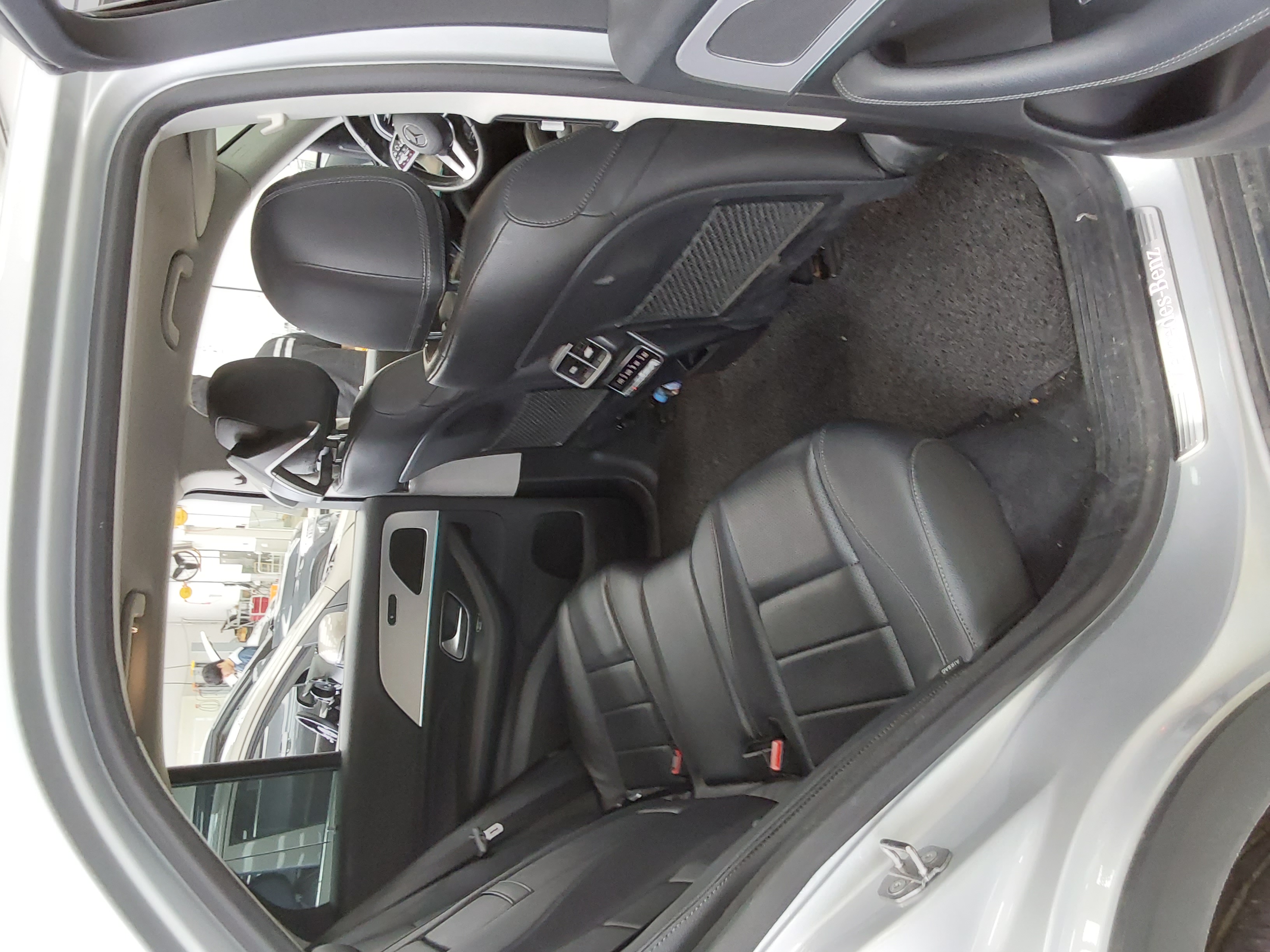 Mercedes-Benz GLE-Class 2019 - Image 12