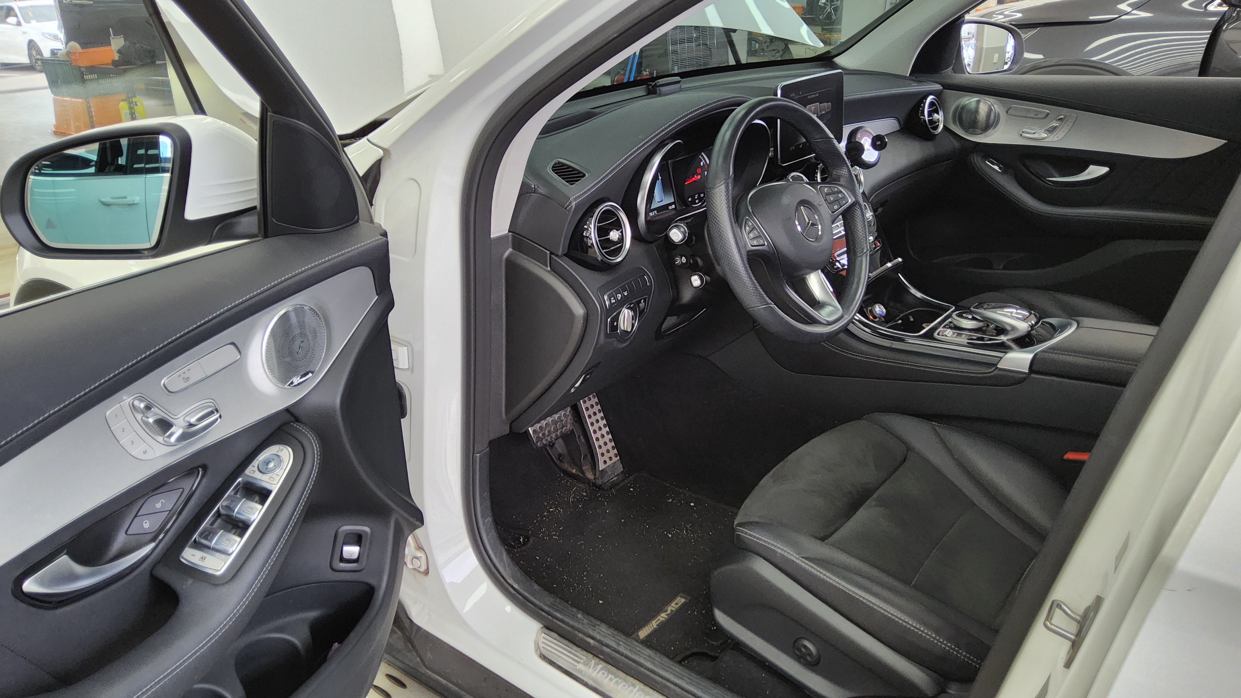 Mercedes-Benz GLC-Class 2019 - Image 9