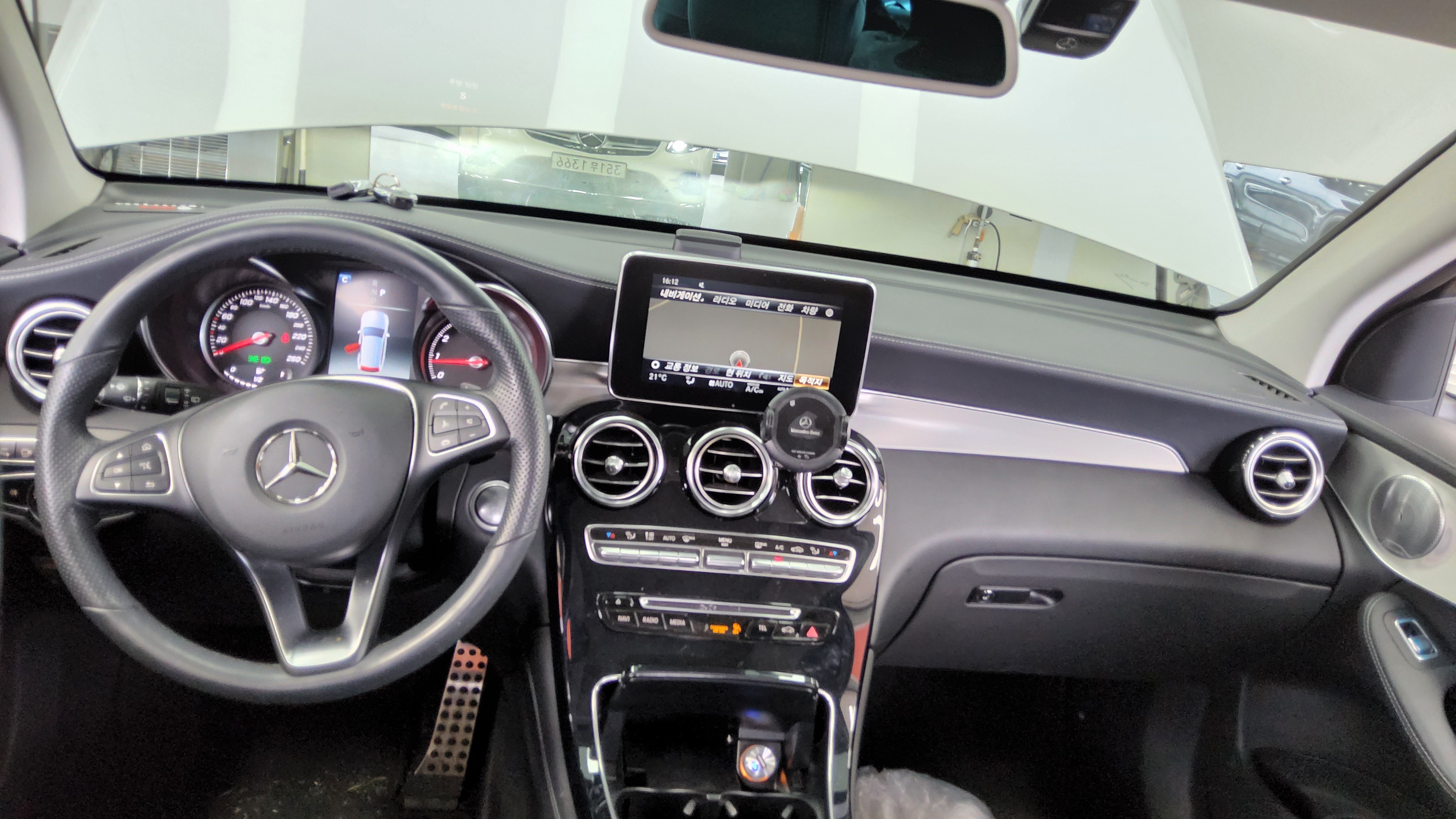 Mercedes-Benz GLC-Class 2019 - Image 10