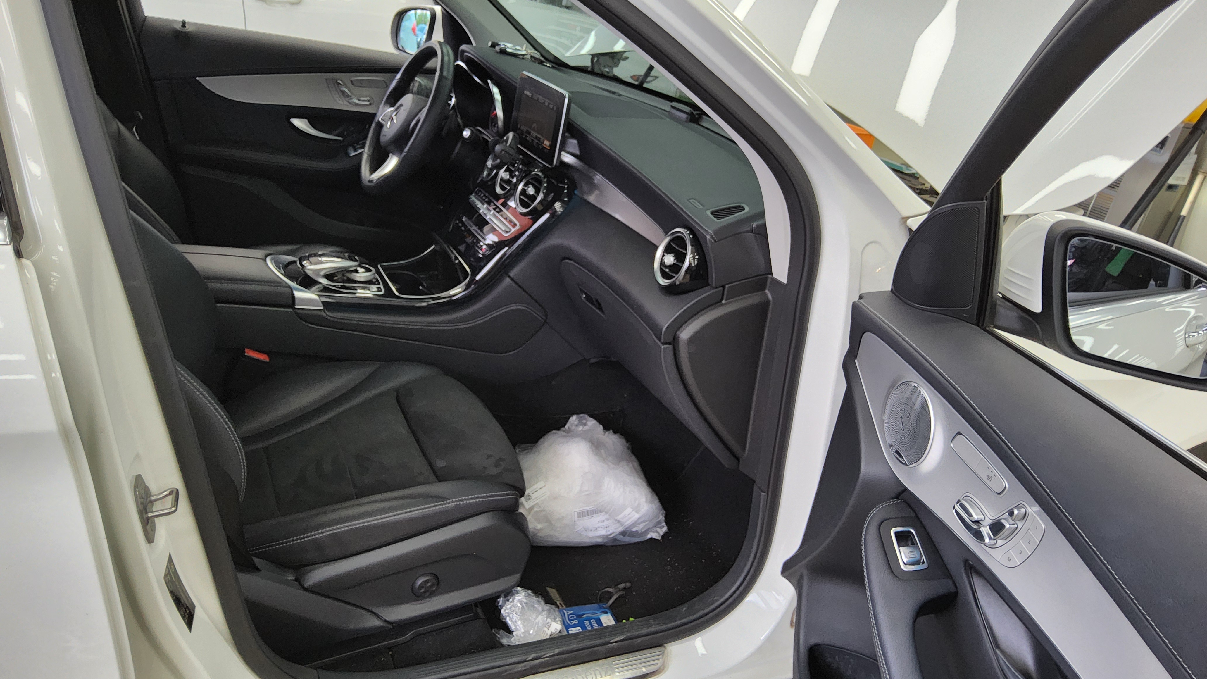 Mercedes-Benz GLC-Class 2019 - Image 13