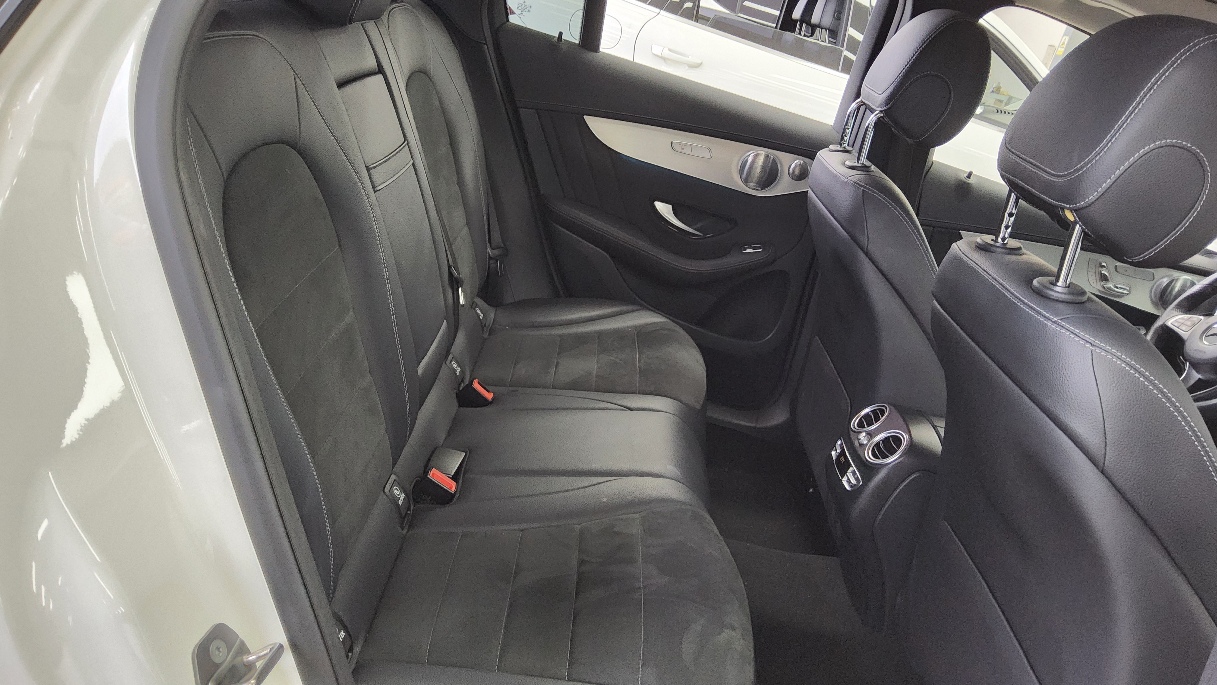 Mercedes-Benz GLC-Class 2019 - Image 12