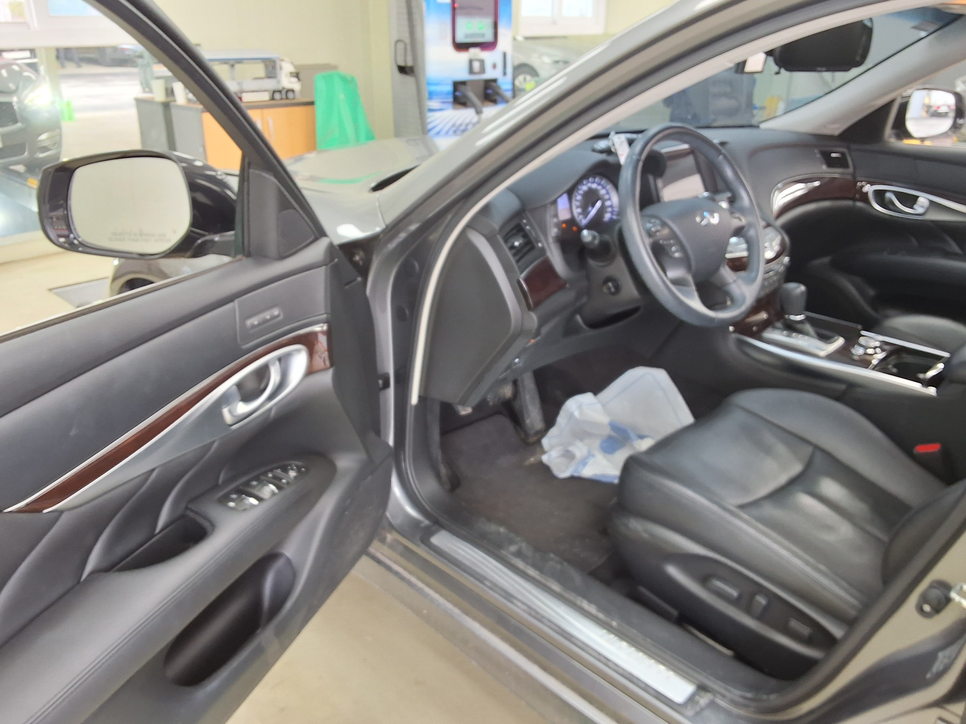Infiniti Q70 2015 - Image 9