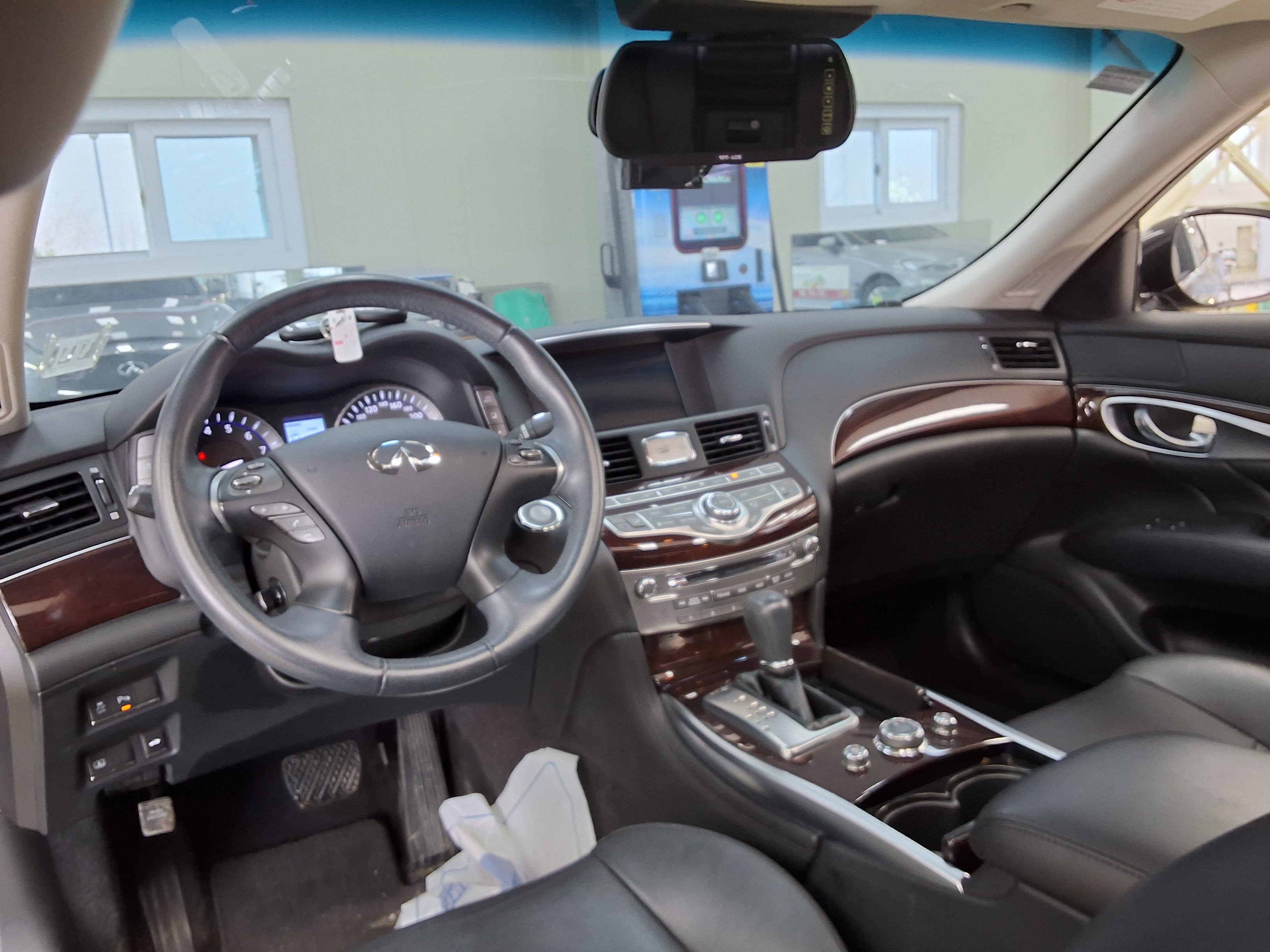 Infiniti Q70 2015 - Image 10