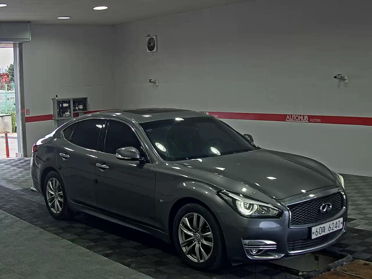 Infiniti Q70 2015 - Image 2