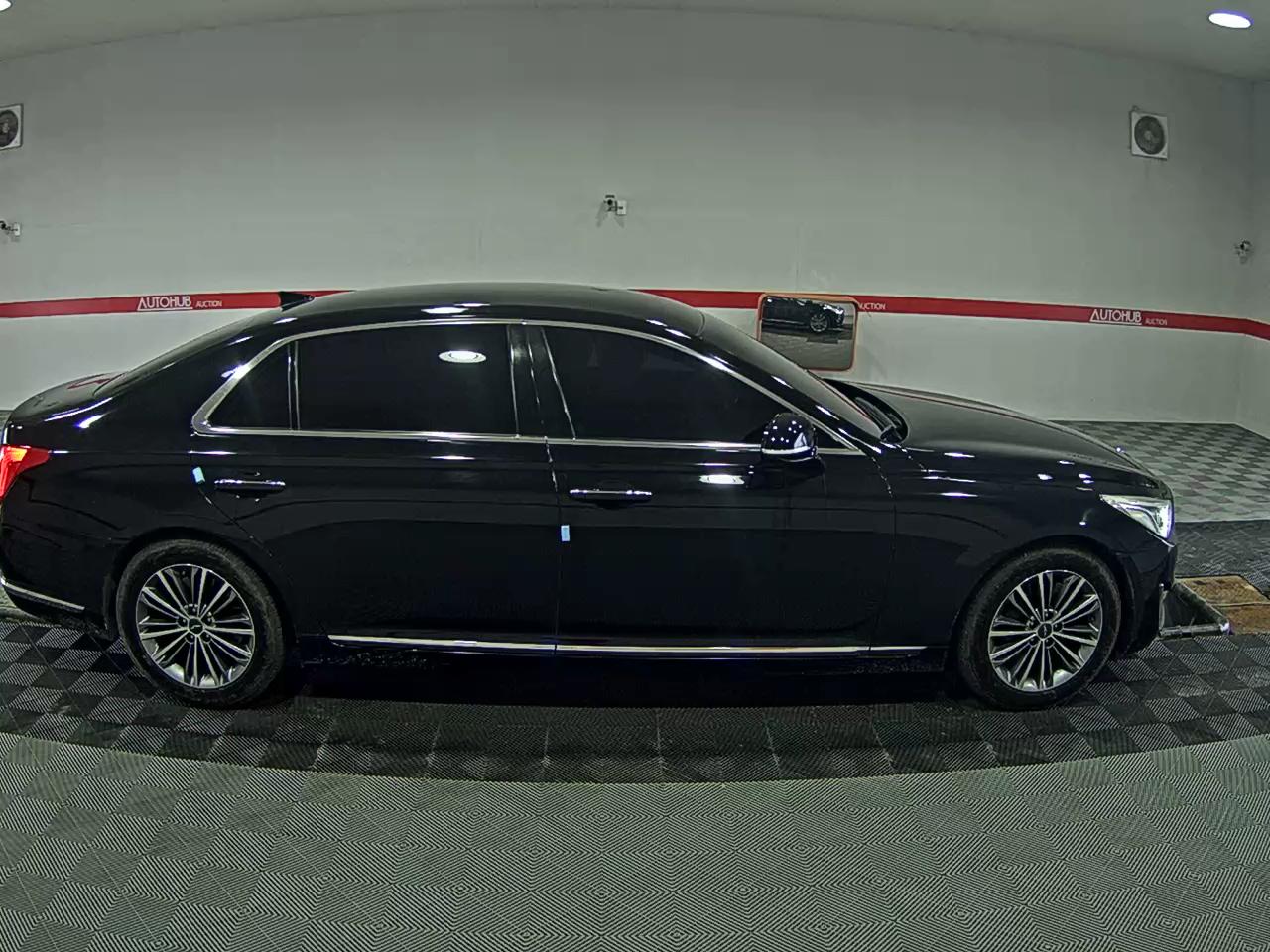 Hyundai Genesis EQ900 2017 - Image 3