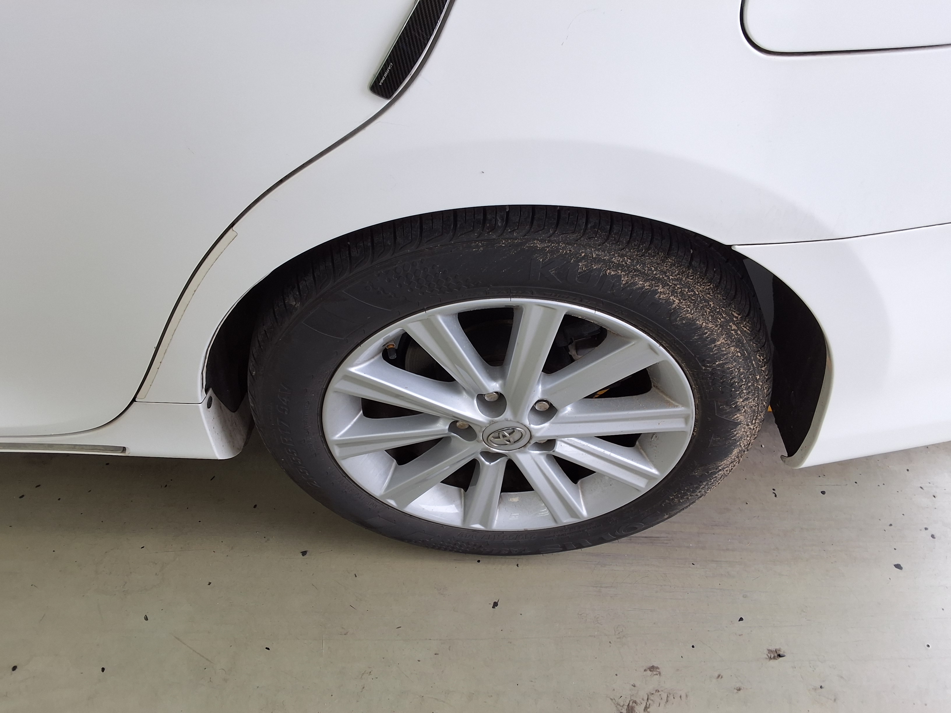 Toyota Camry - 18