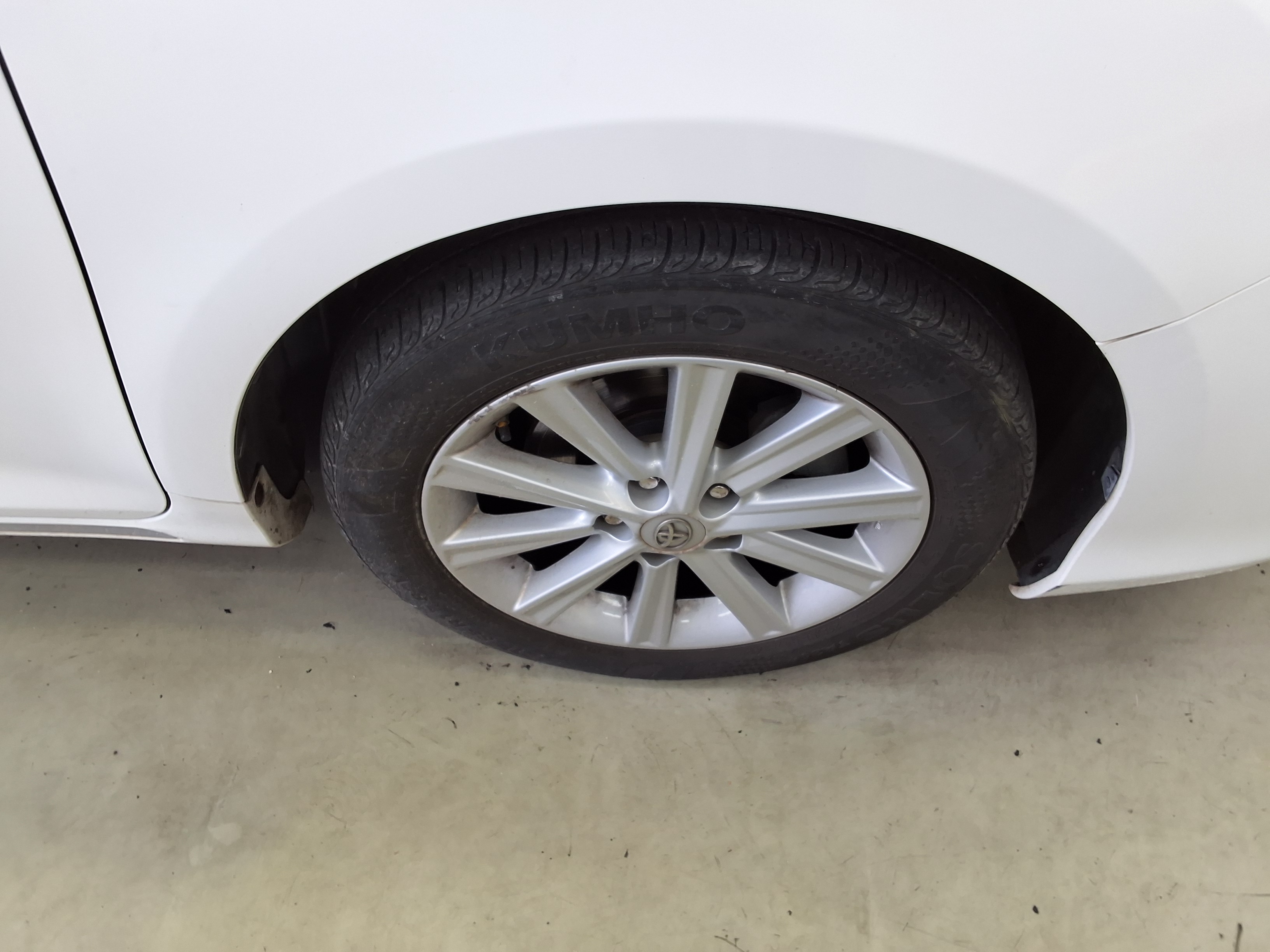 Toyota Camry - 19