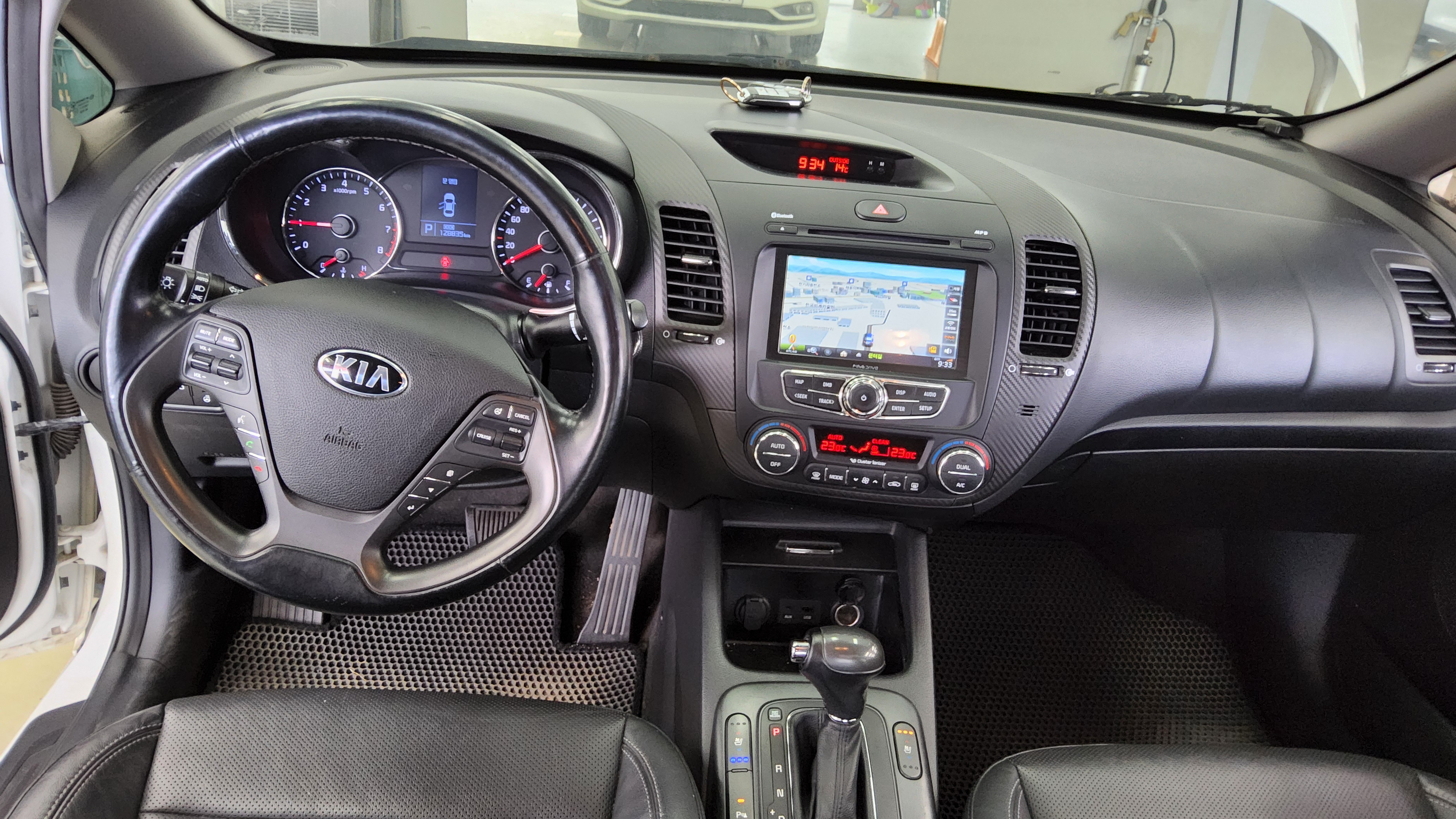 Kia K3 - 10