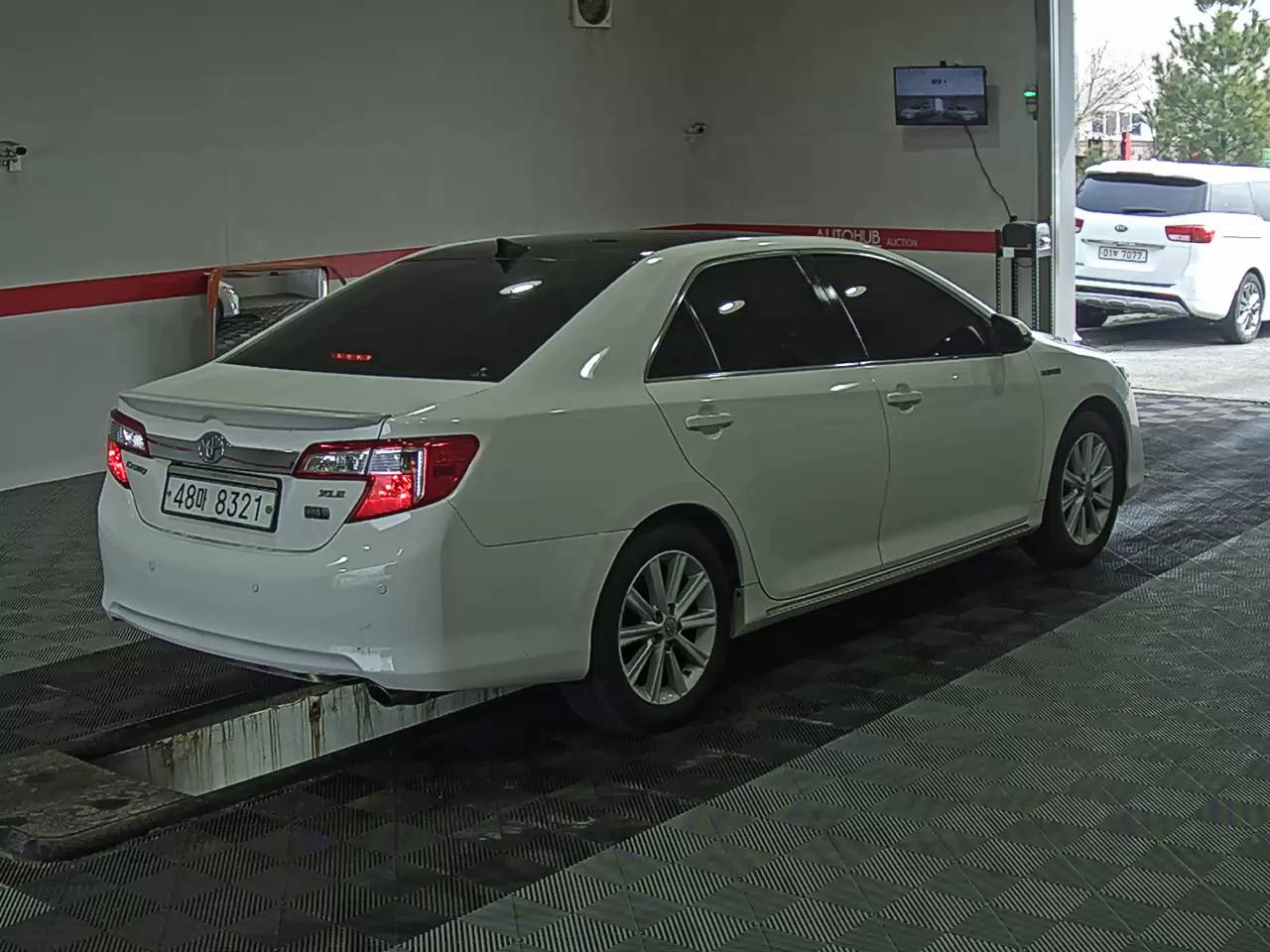Toyota Camry - 4