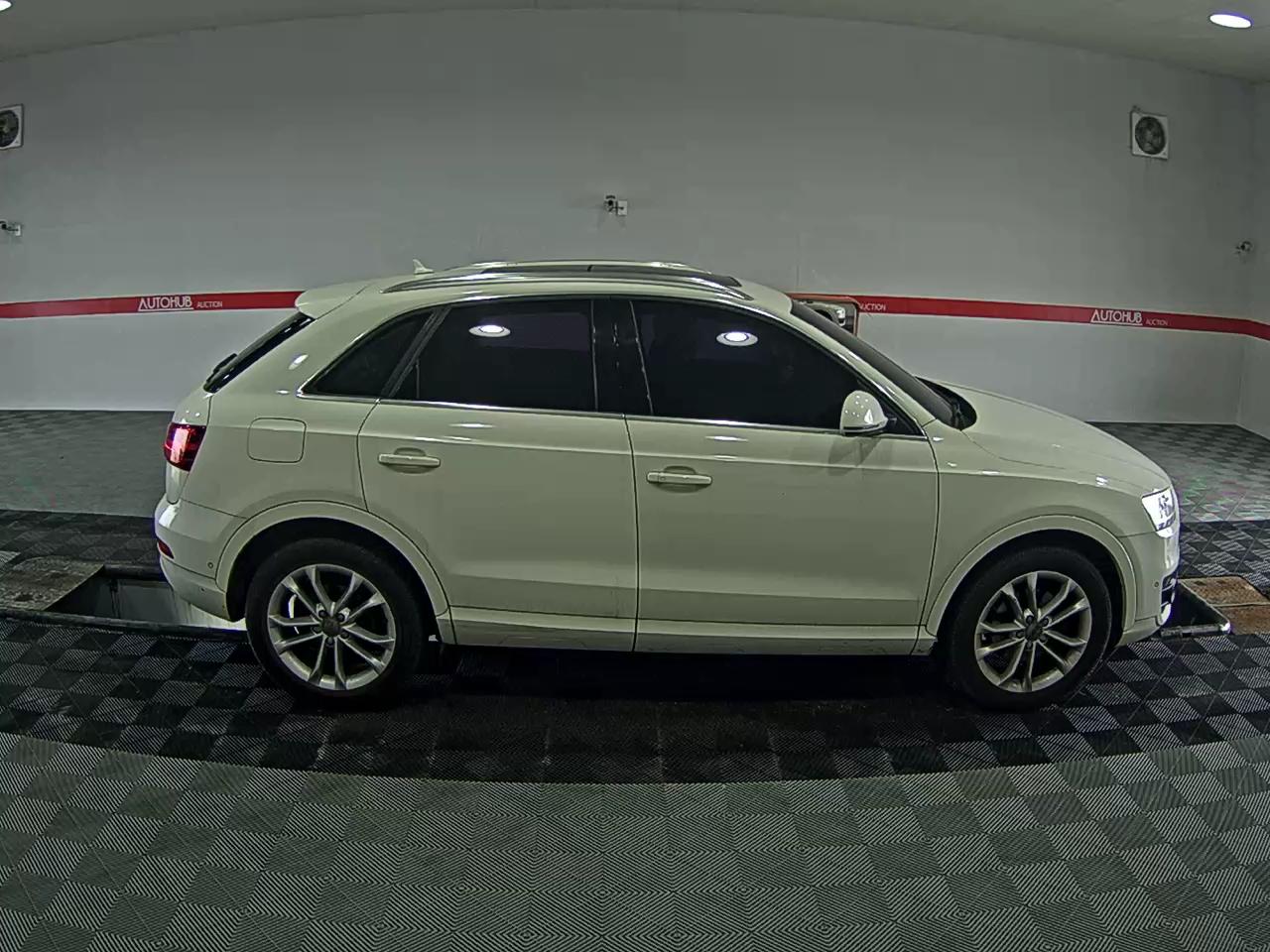 아우디 Q3 - 3