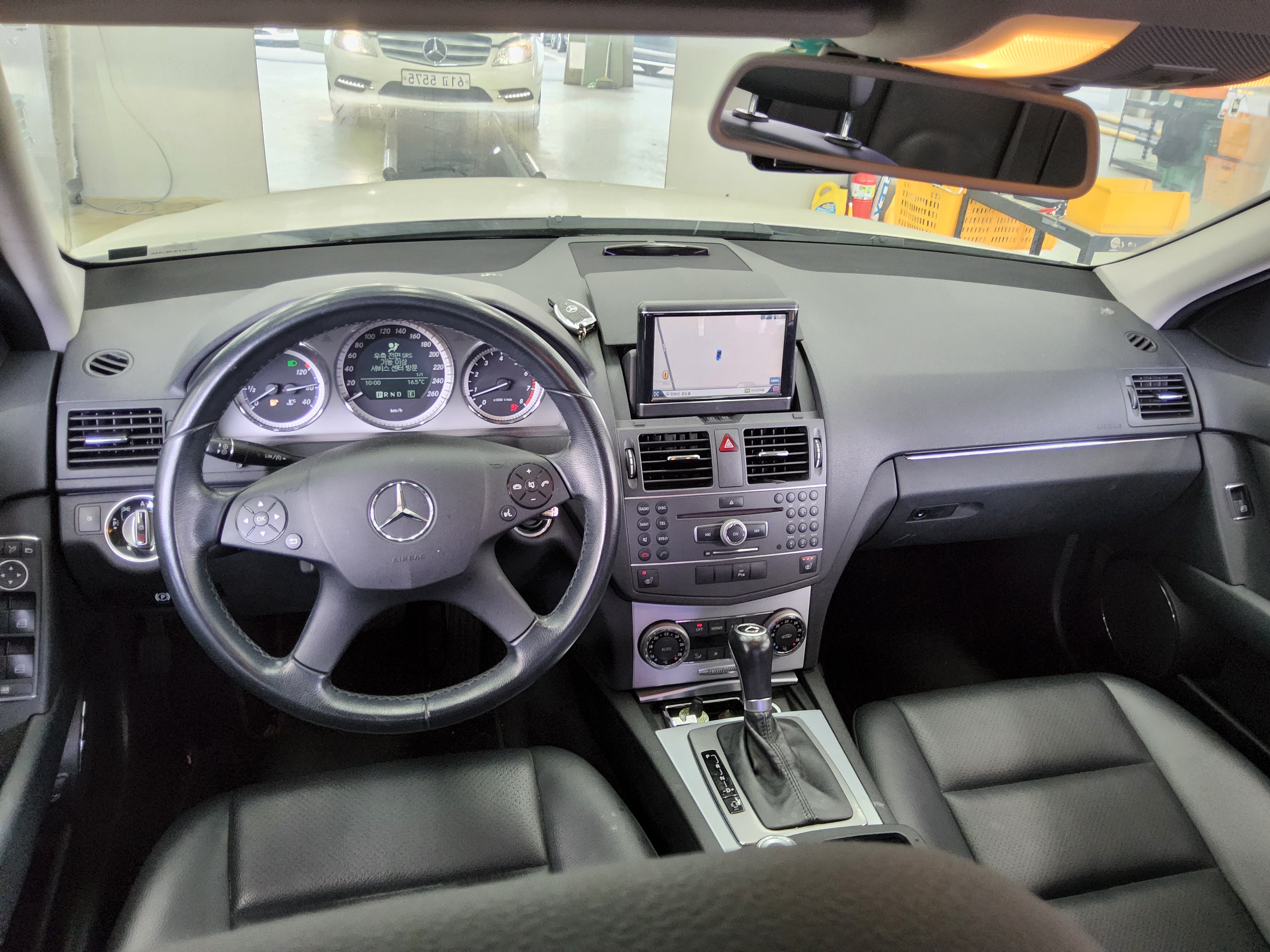 Mercedes-Benz C-Class 2011 - Image 10