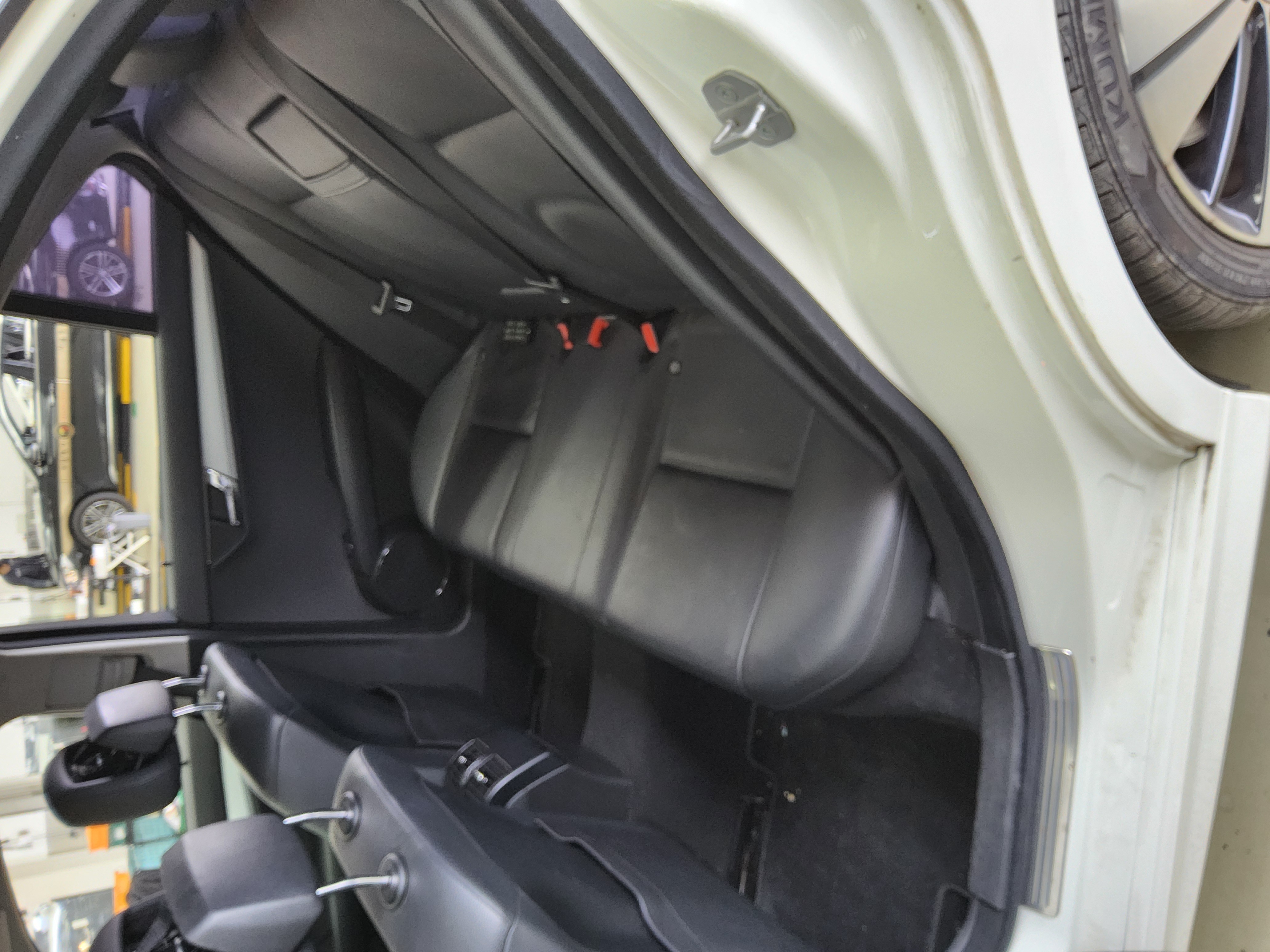 Mercedes-Benz C-Class 2011 - Image 11