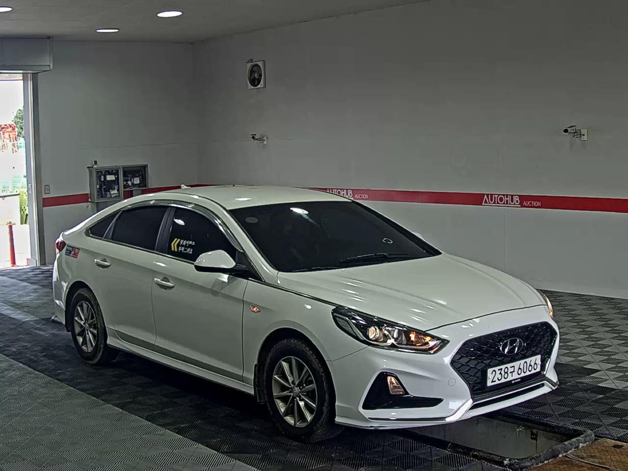 Hyundai Sonata 2021 - Image 2