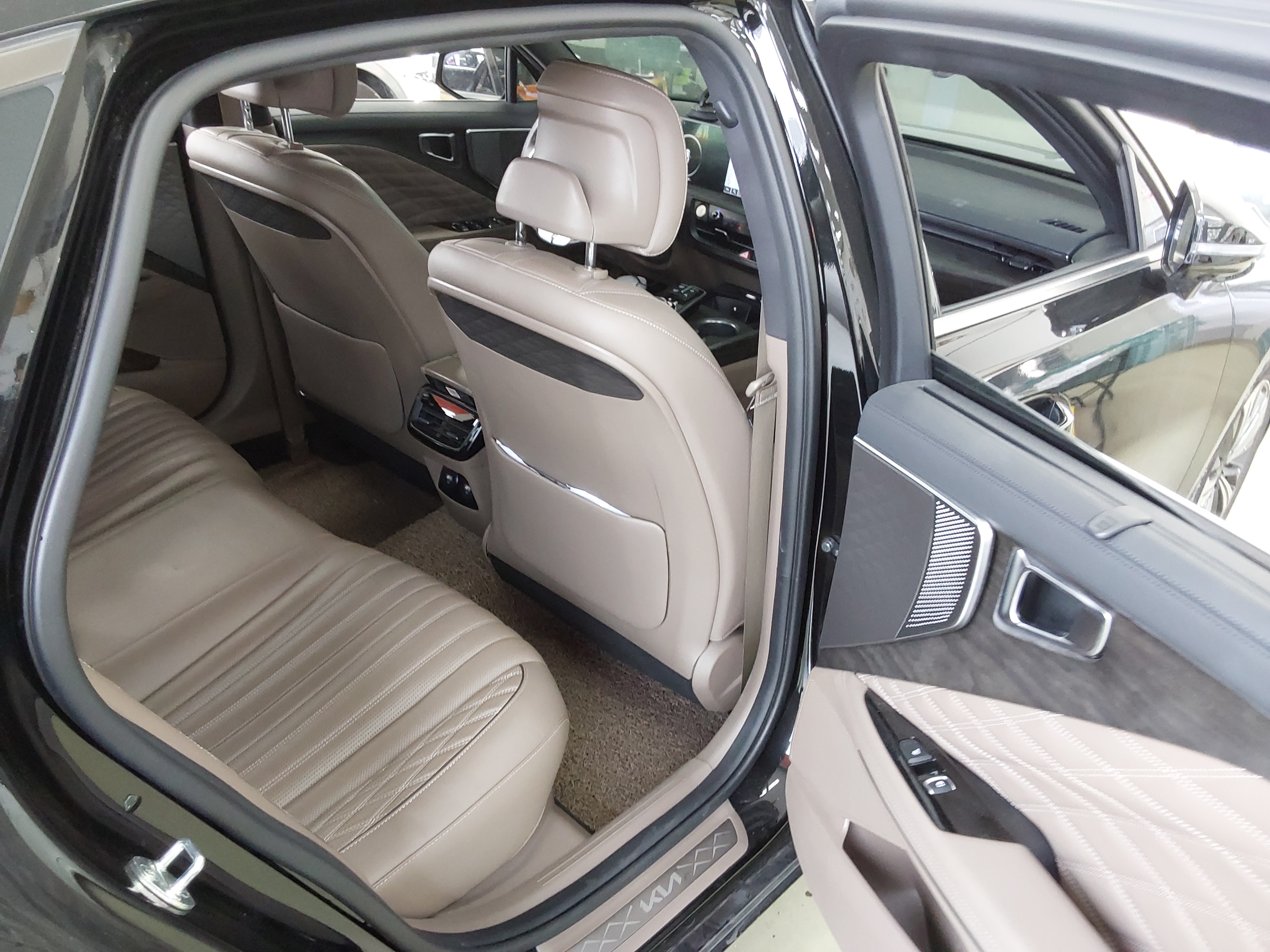 Kia K8 - 12