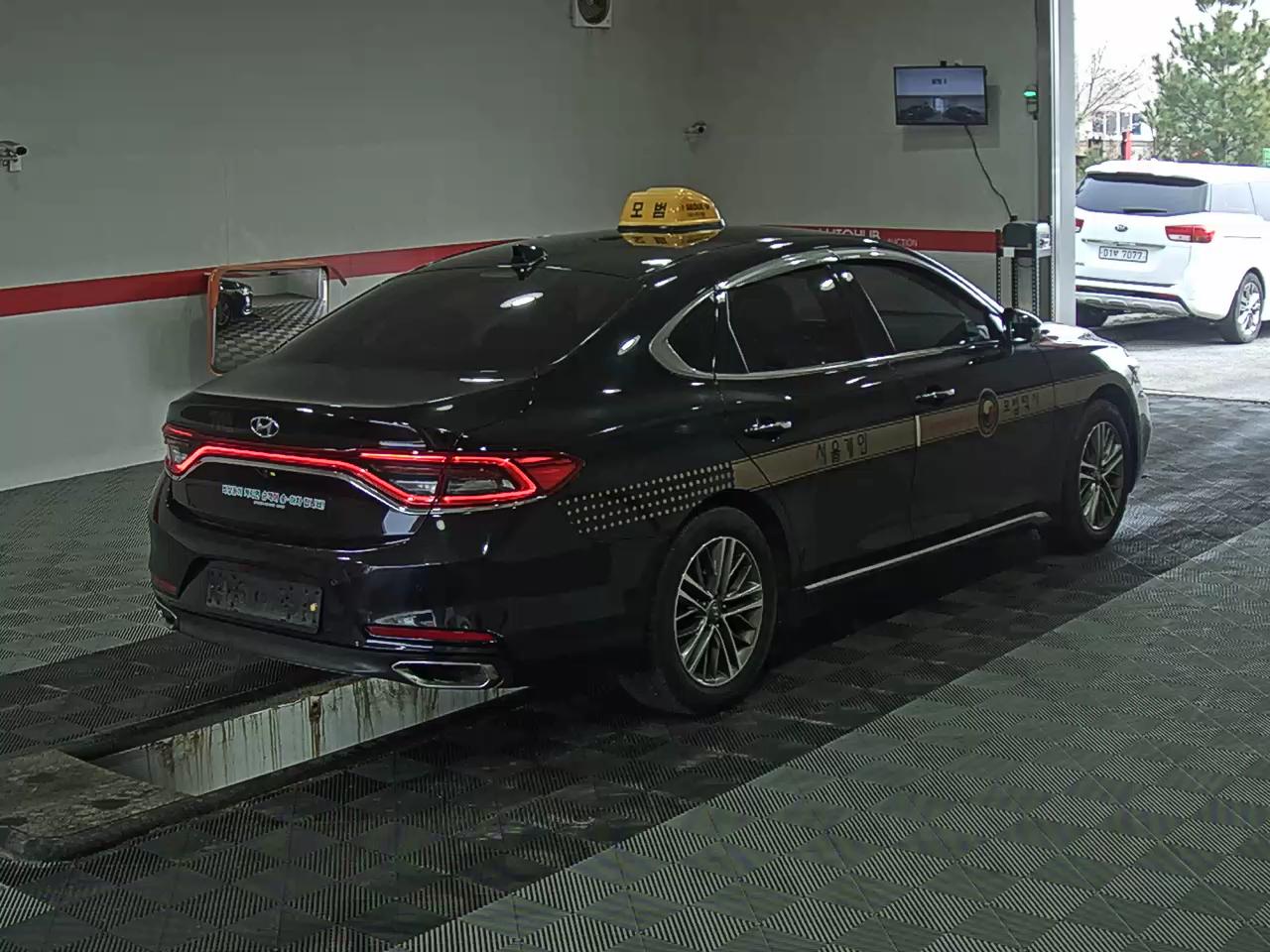Hyundai Grandeur 2017 - Image 4