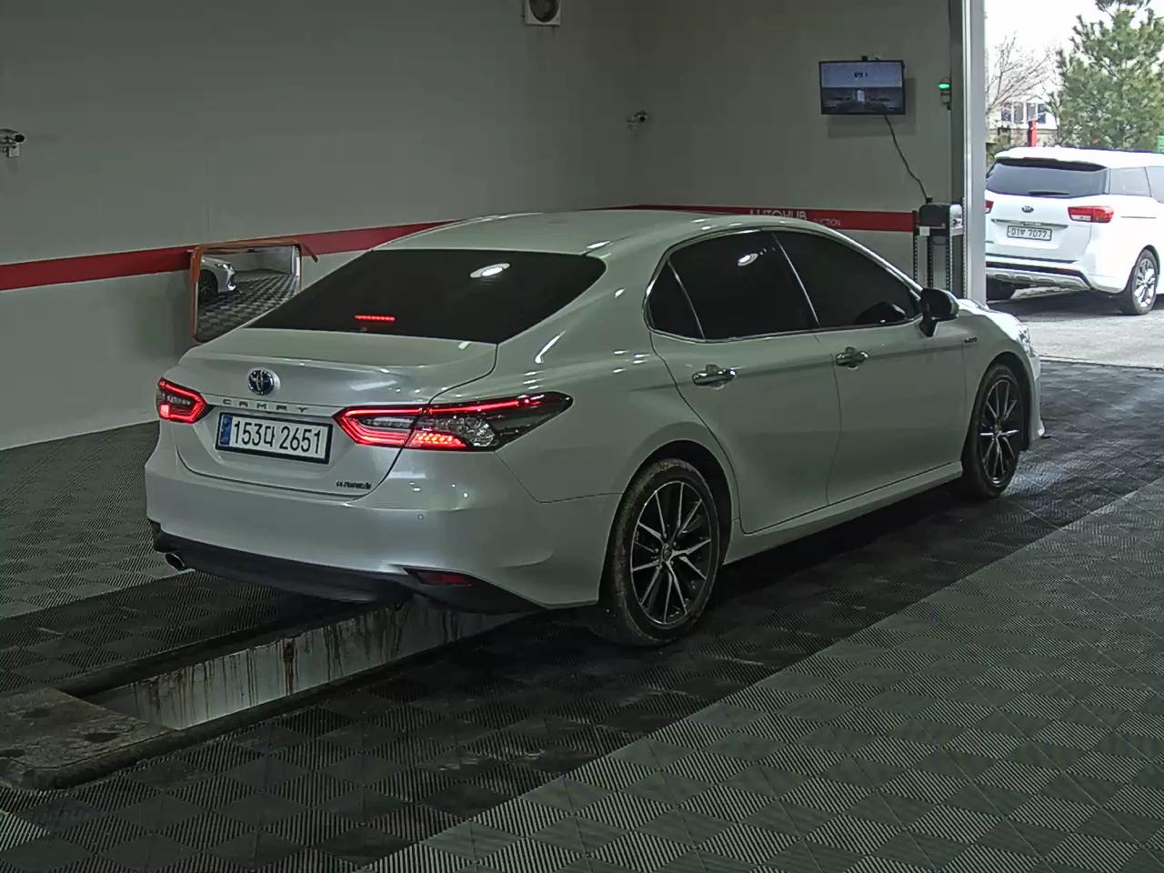 Toyota Camry - 4