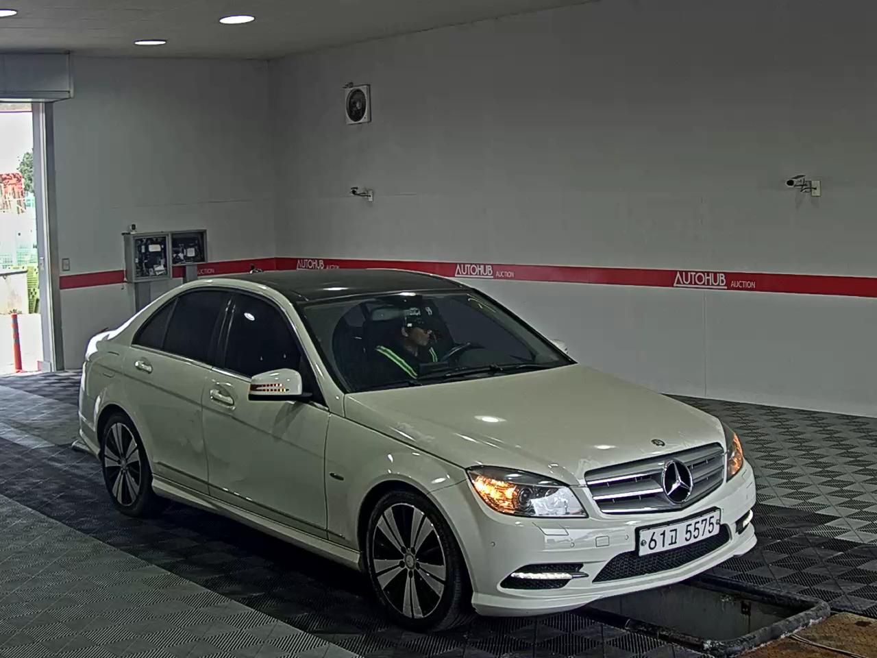 Mercedes-Benz C-Class 2011 - Image 2