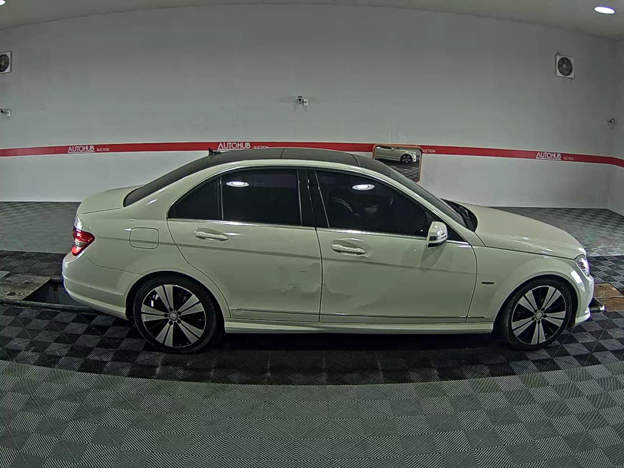 Mercedes-Benz C-Class 2011 - Image 3