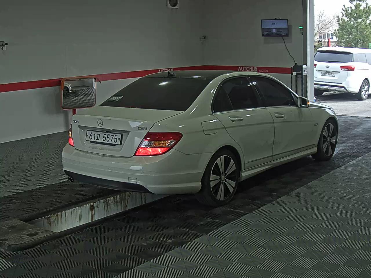 Mercedes-Benz C-Class 2011 - Image 4