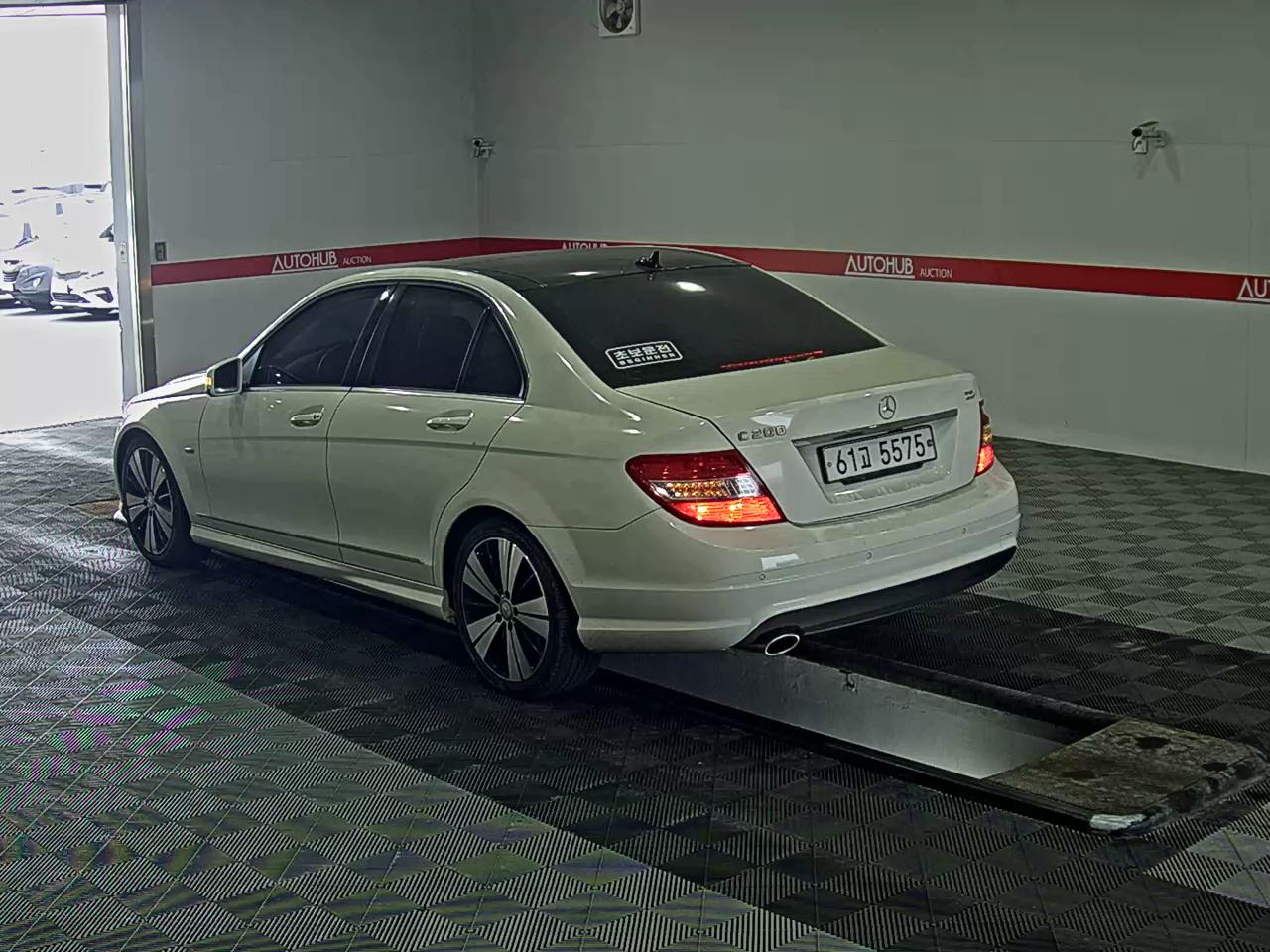 Mercedes-Benz C-Class 2011 - Image 5