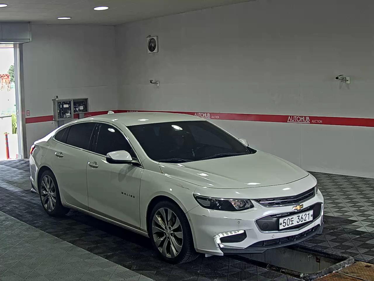 Chevrolet Malibu 2017 - Image 2
