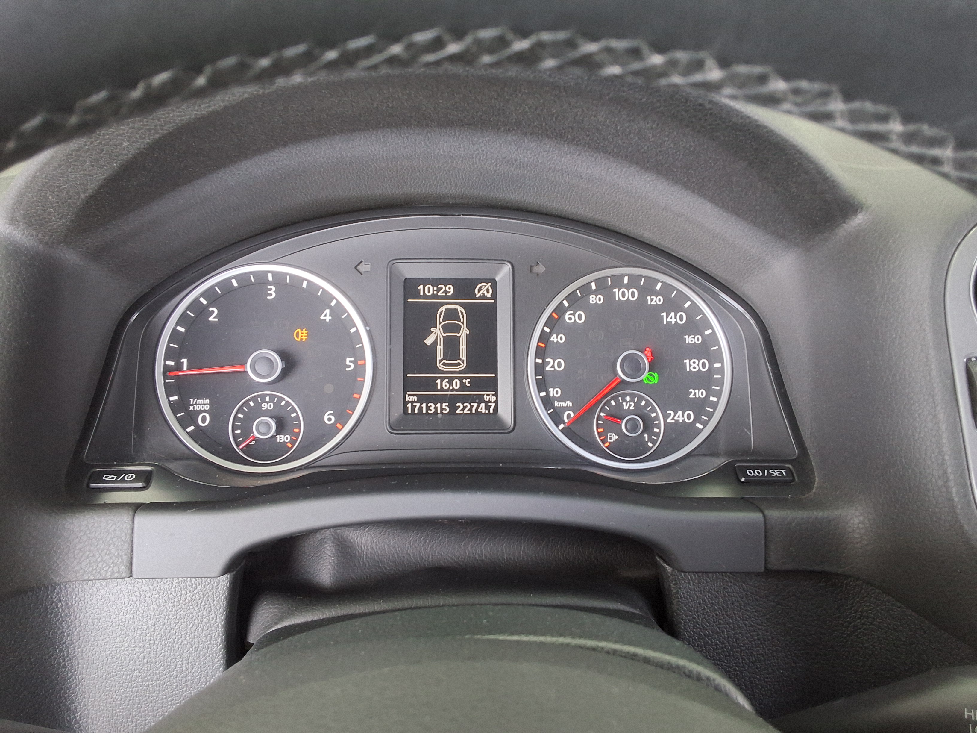 Volkswagen Tiguan 2015 - Image 8