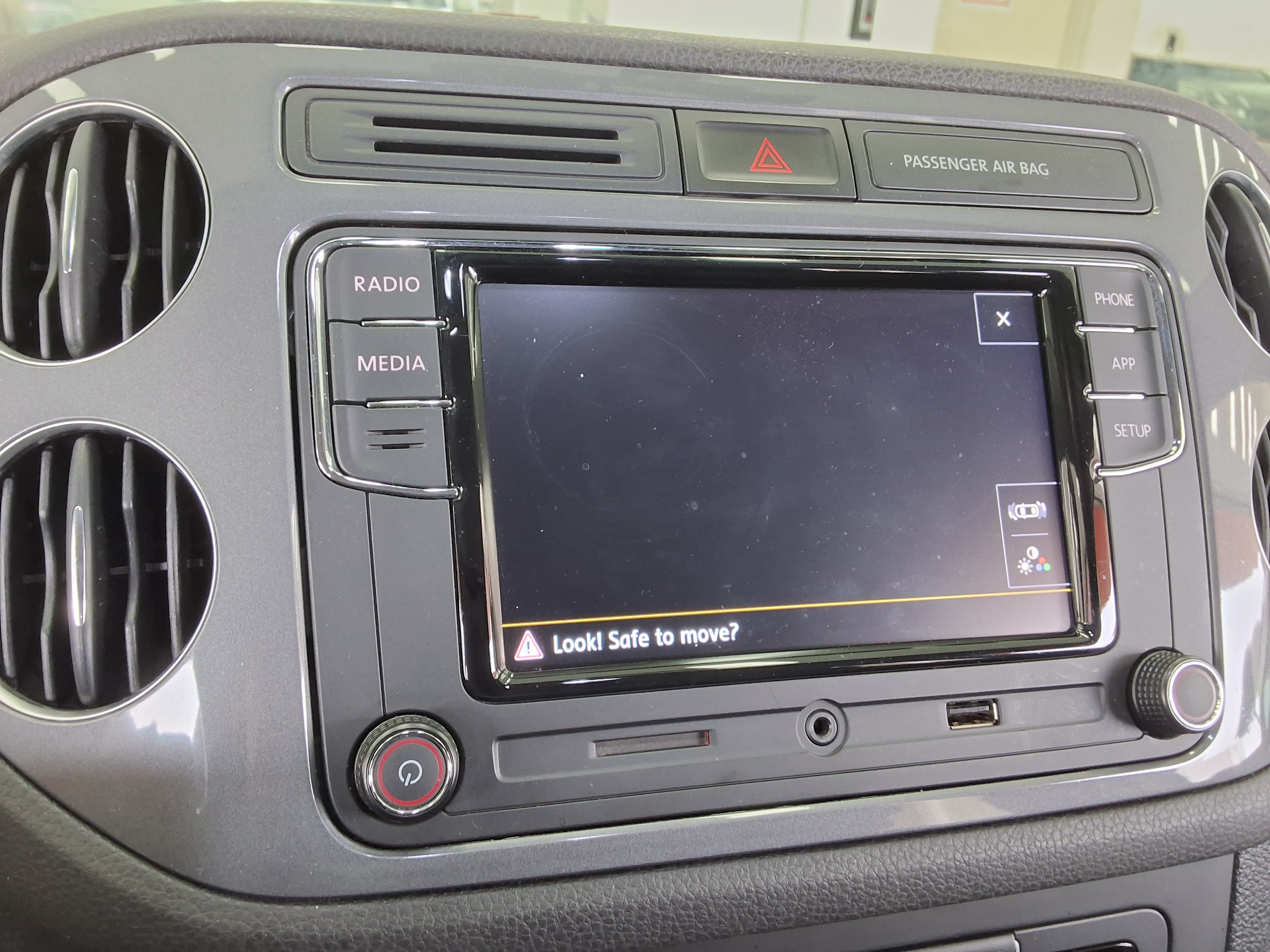 Volkswagen Tiguan 2015 - Image 18