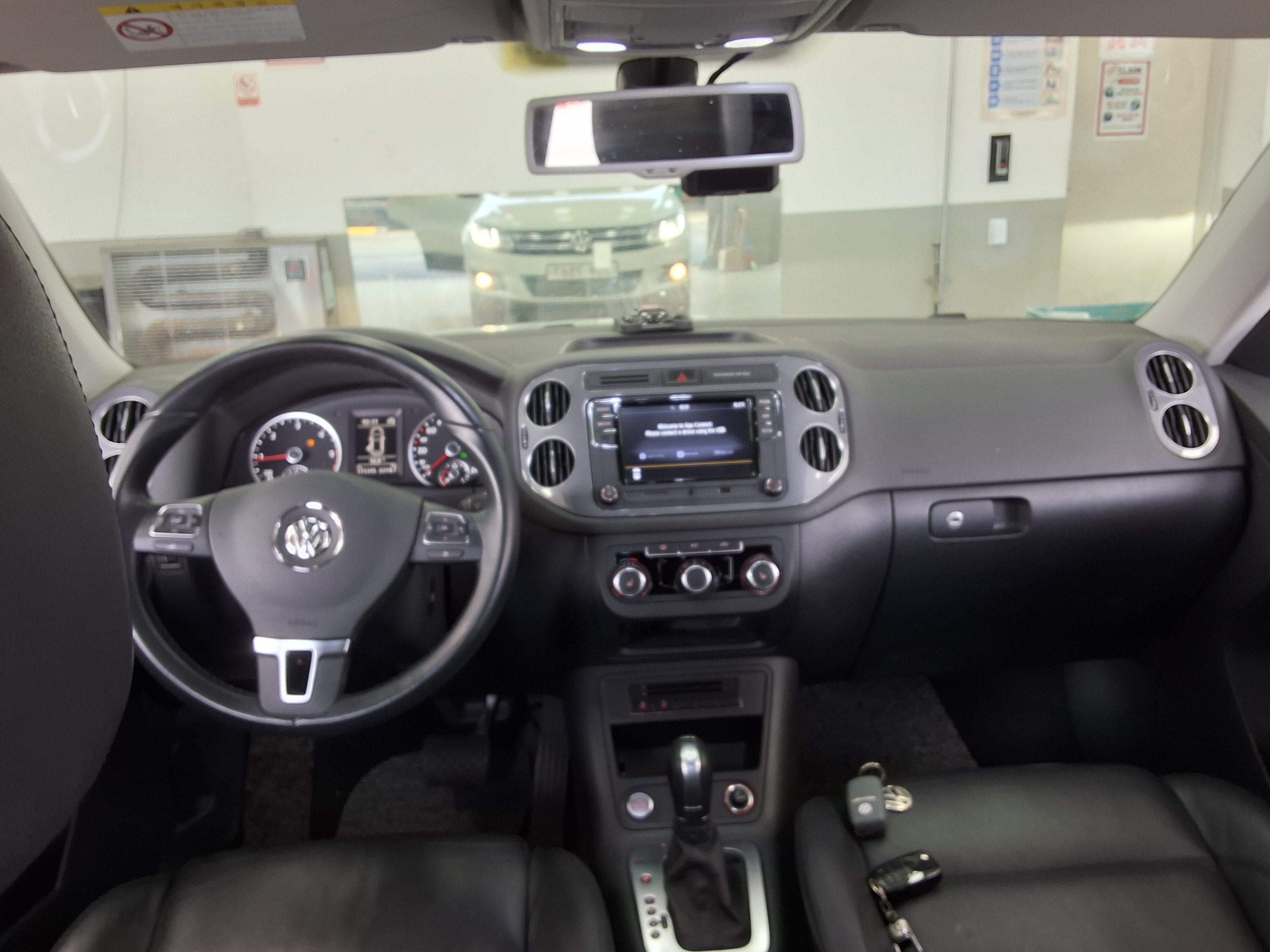 Volkswagen Tiguan 2015 - Image 10