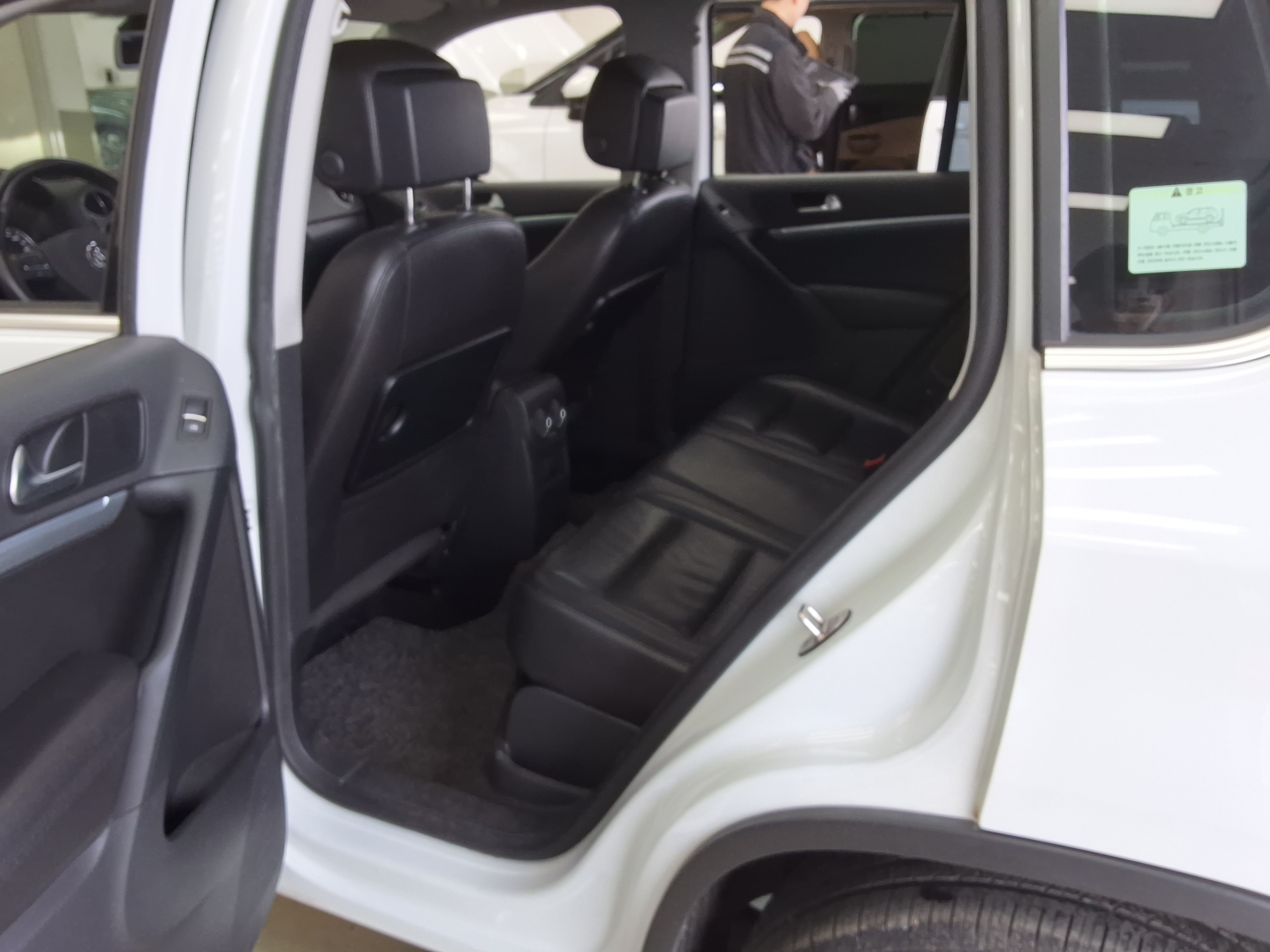 Volkswagen Tiguan 2015 - Image 11