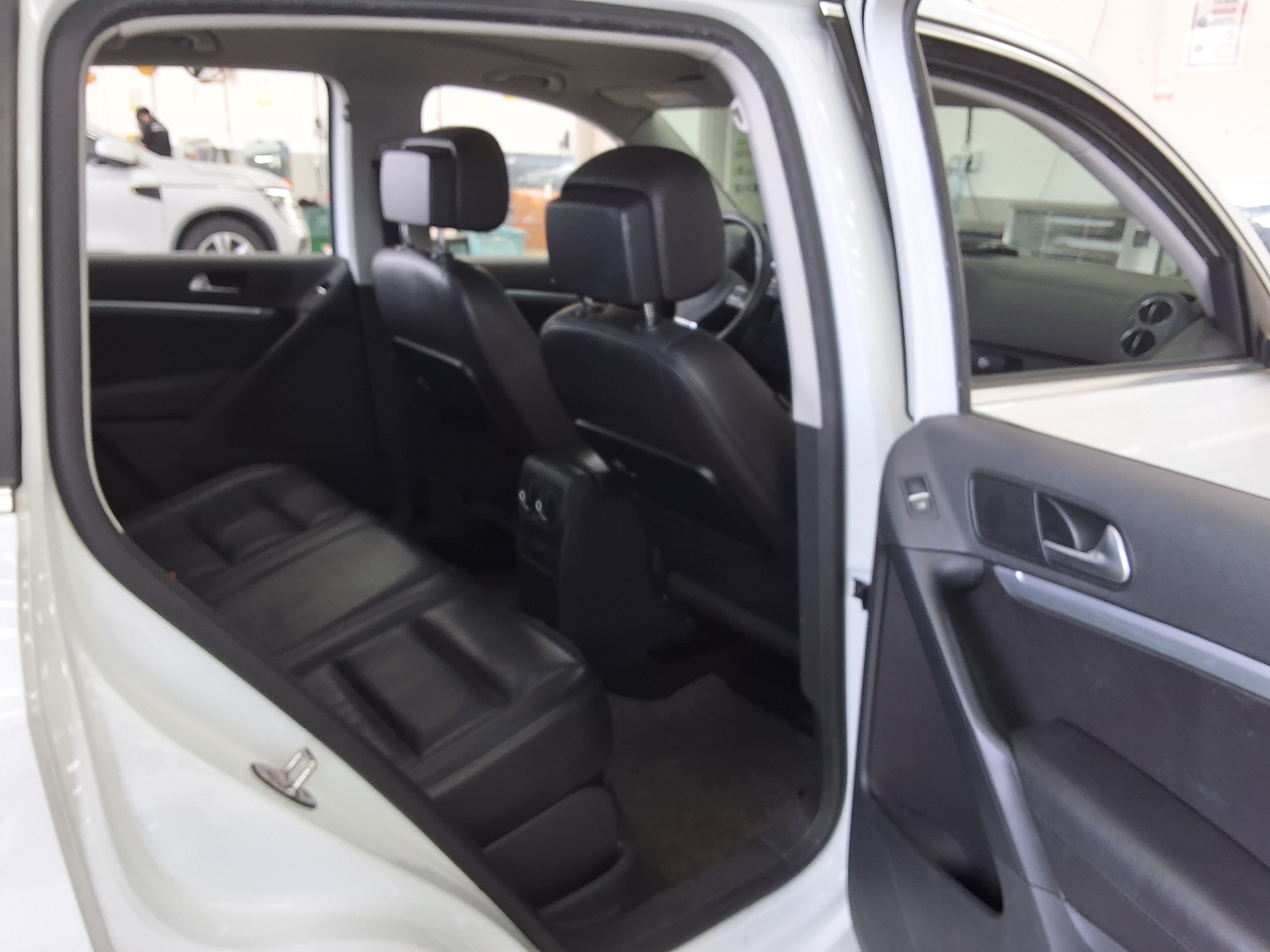 Volkswagen Tiguan 2015 - Image 12