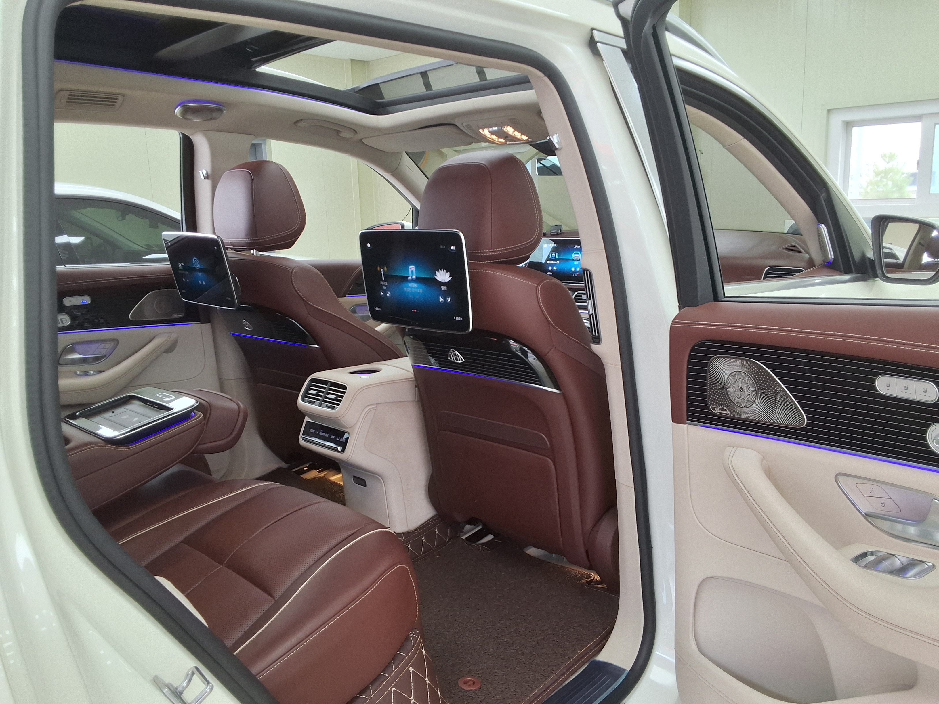 مرسيدس بنز مايباخ 2023 - صورة 12