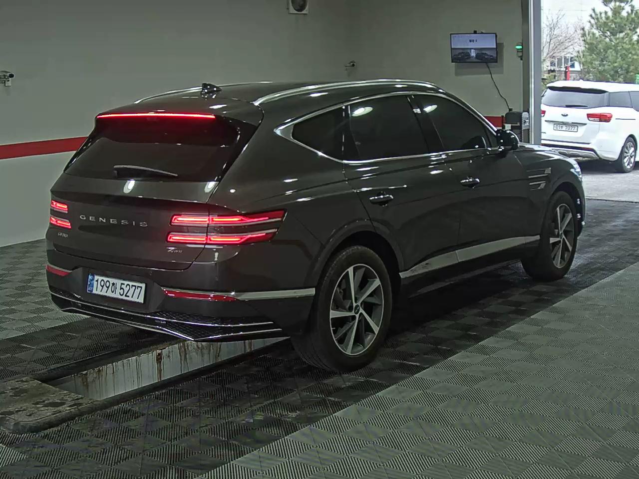 Hyundai Genesis 2024 - Image 4