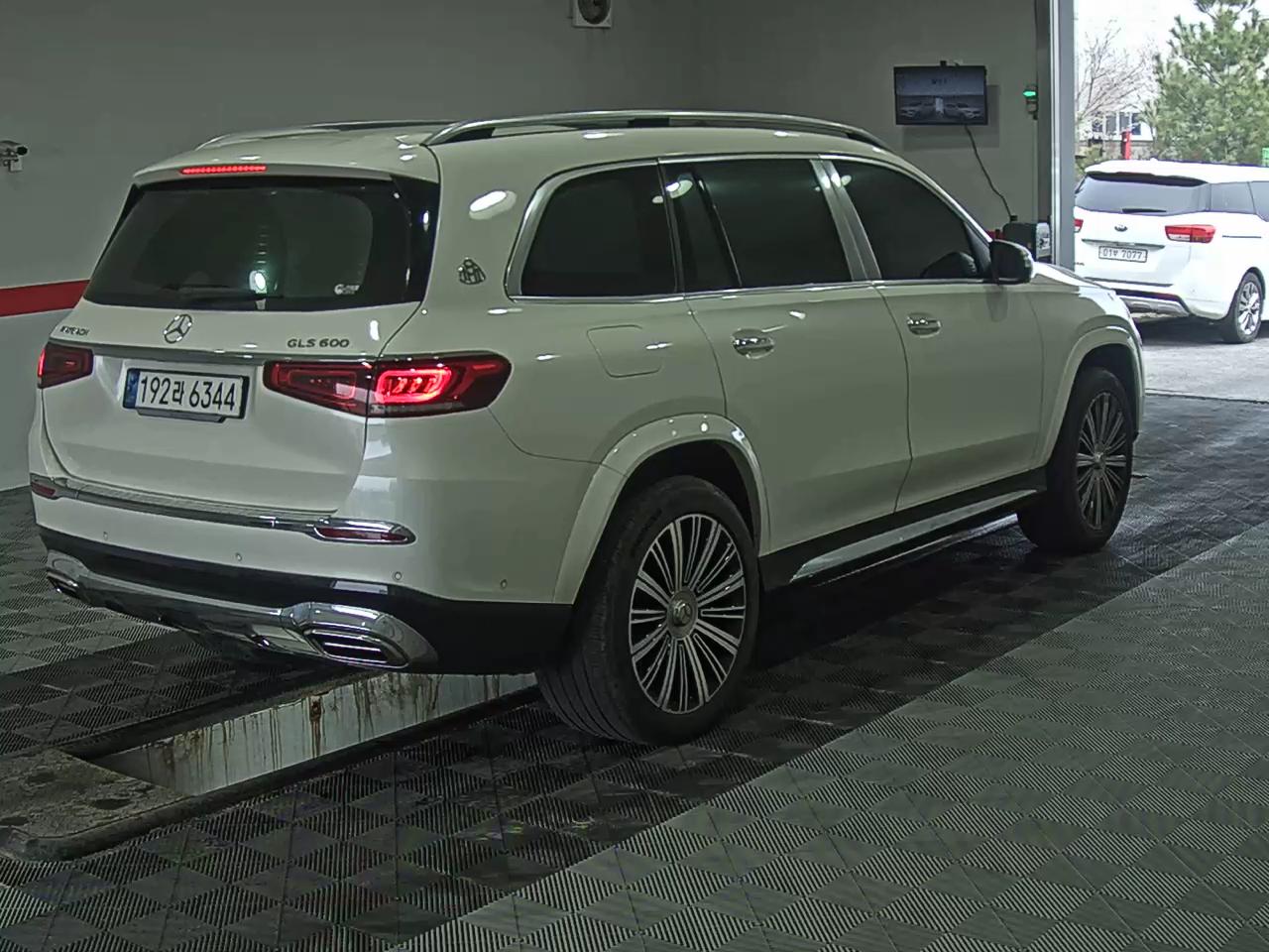 مرسيدس بنز مايباخ 2023 - صورة 4