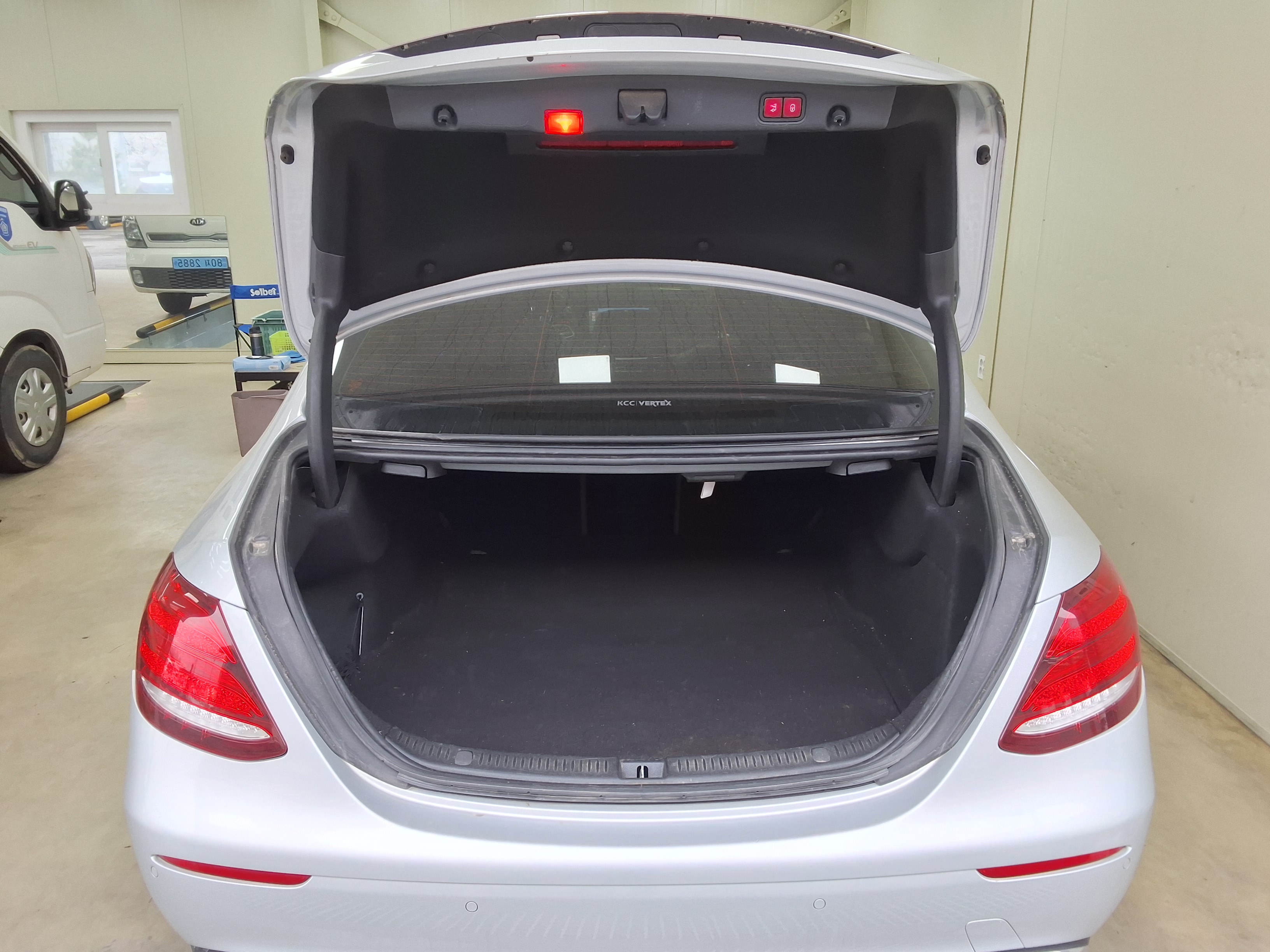 Mercedes-Benz E-Class 2019 - Image 14