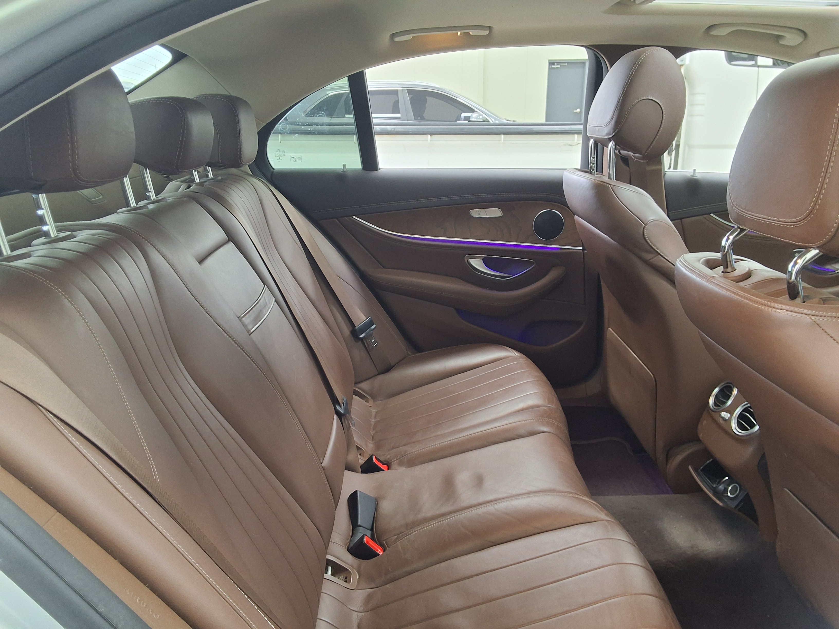 Mercedes-Benz E-Class 2019 - Image 12