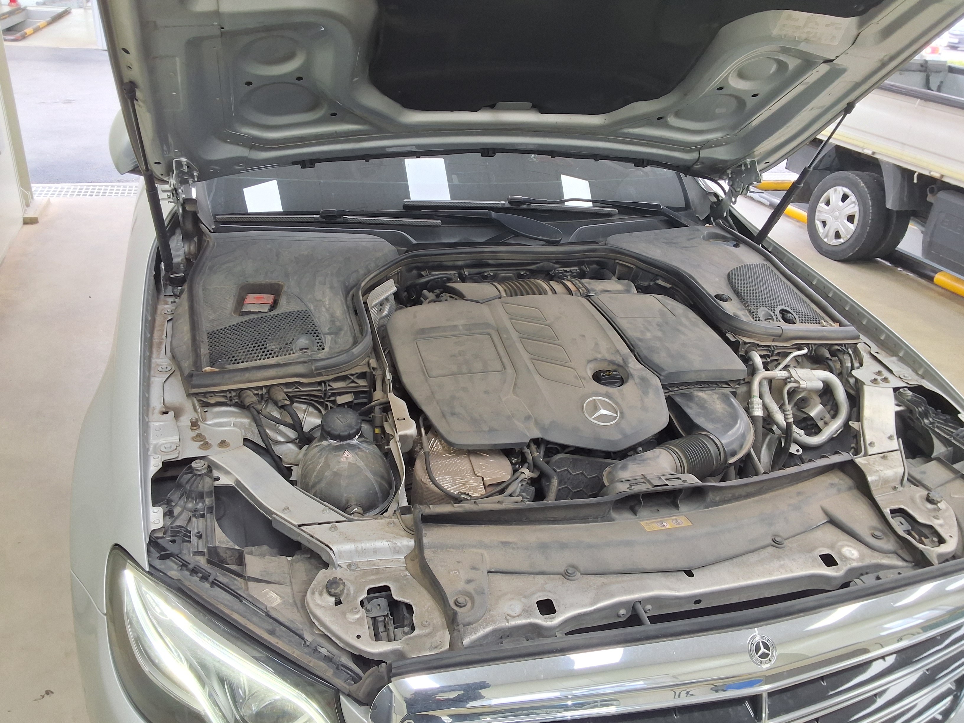 Mercedes-Benz E-Class 2019 - Image 20